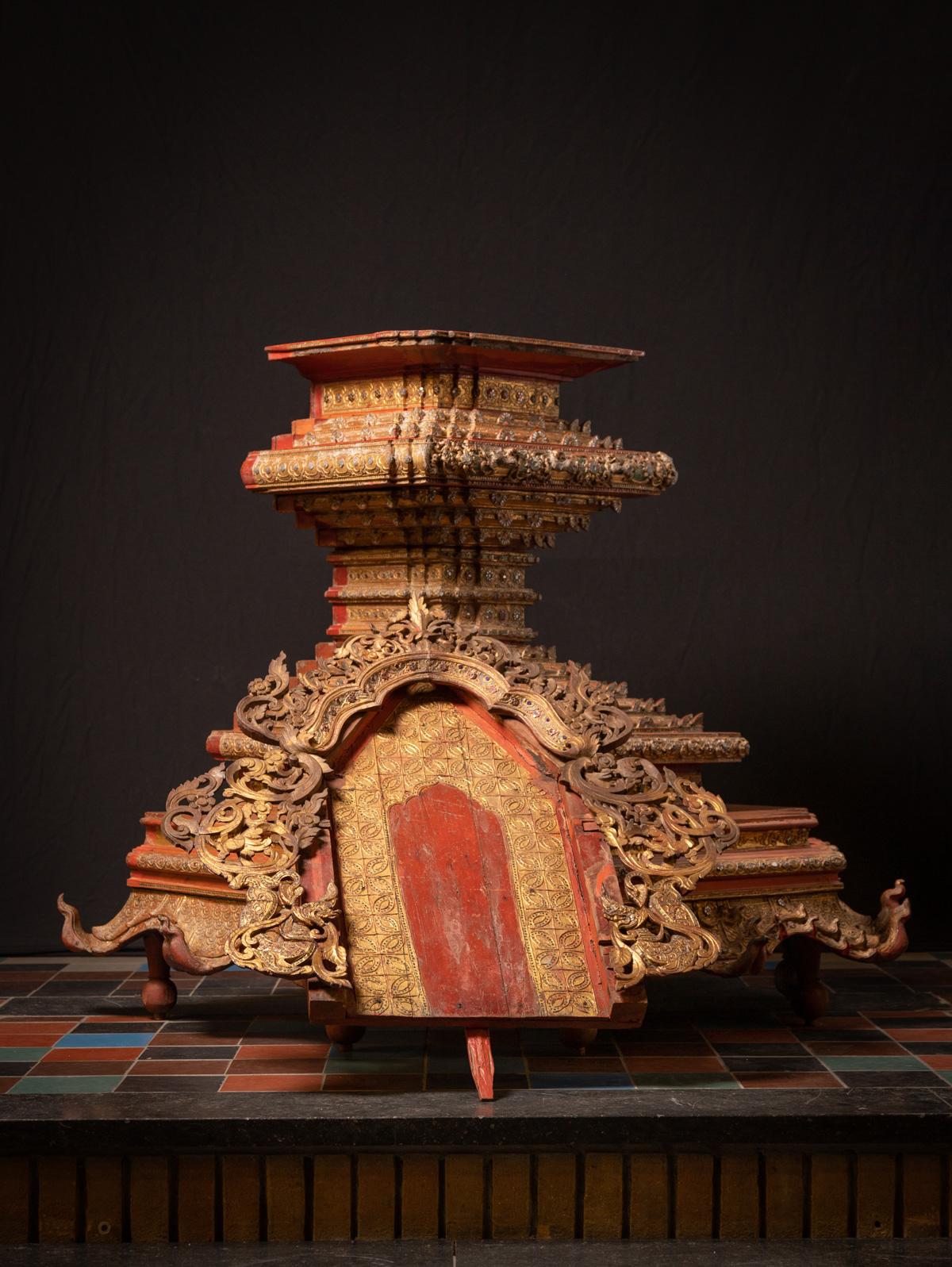 19ème siècle Grand trône birman antique en bois de Birmanie en vente 12