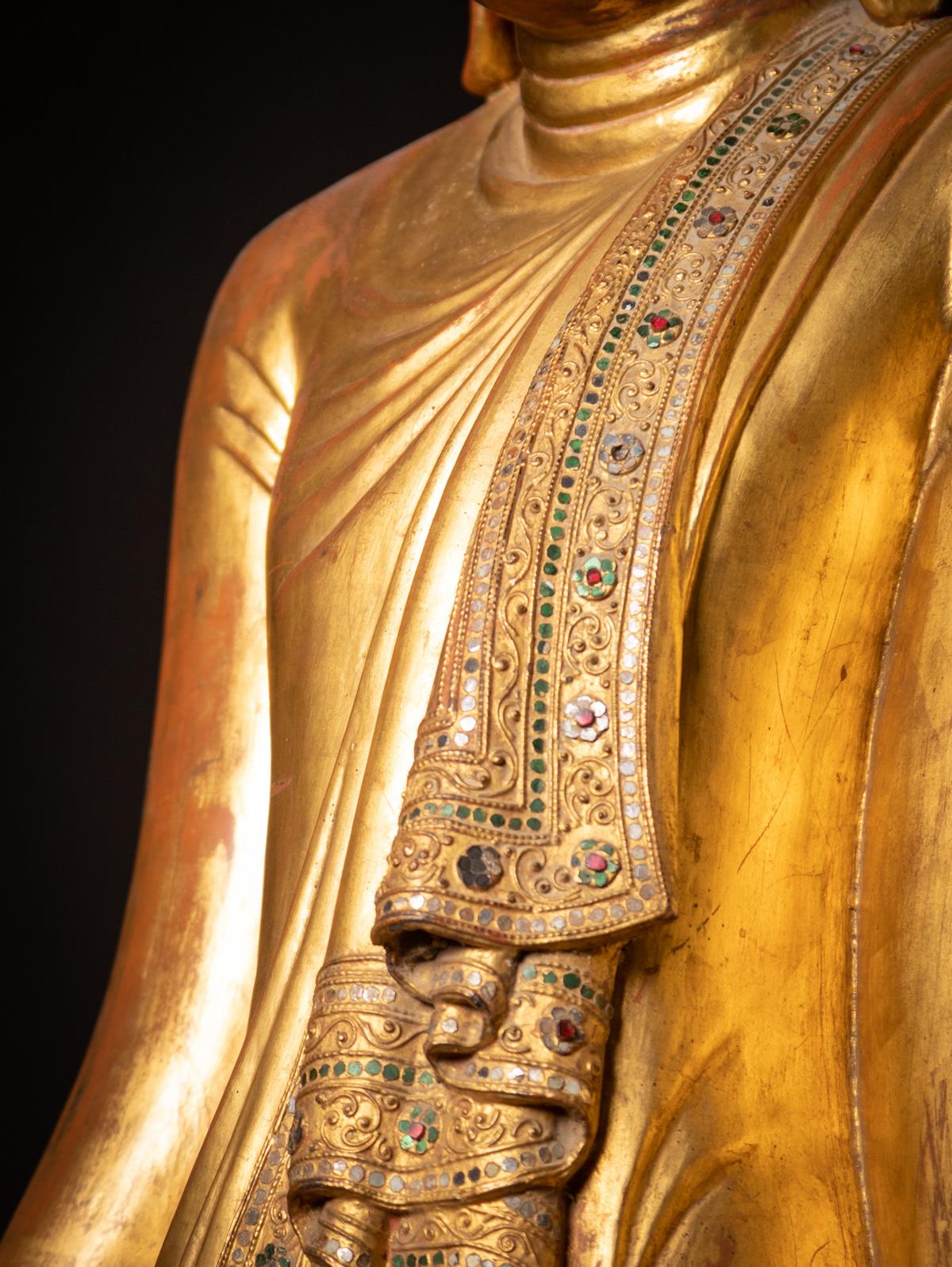 Siglo XIX Gran estatua antigua de madera de Buda de Mandalay procedente de Birmania en venta 4