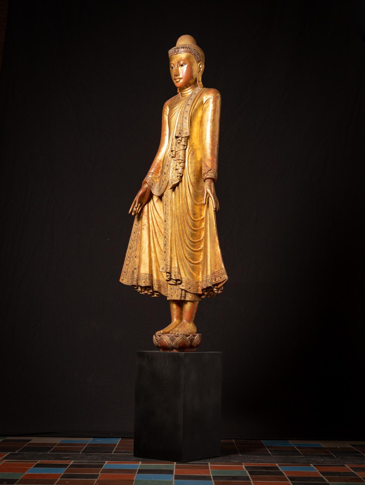 Siglo XIX Gran estatua antigua de madera de Buda de Mandalay procedente de Birmania en venta 8