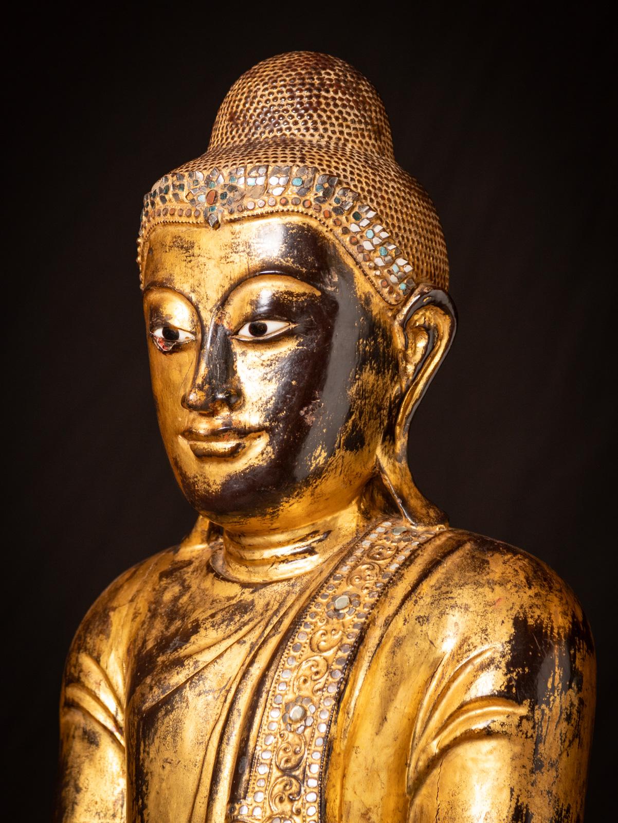 Bois 19ème siècle Grande statue antique de Bouddha en bois de Mandalay, Birmanie en vente