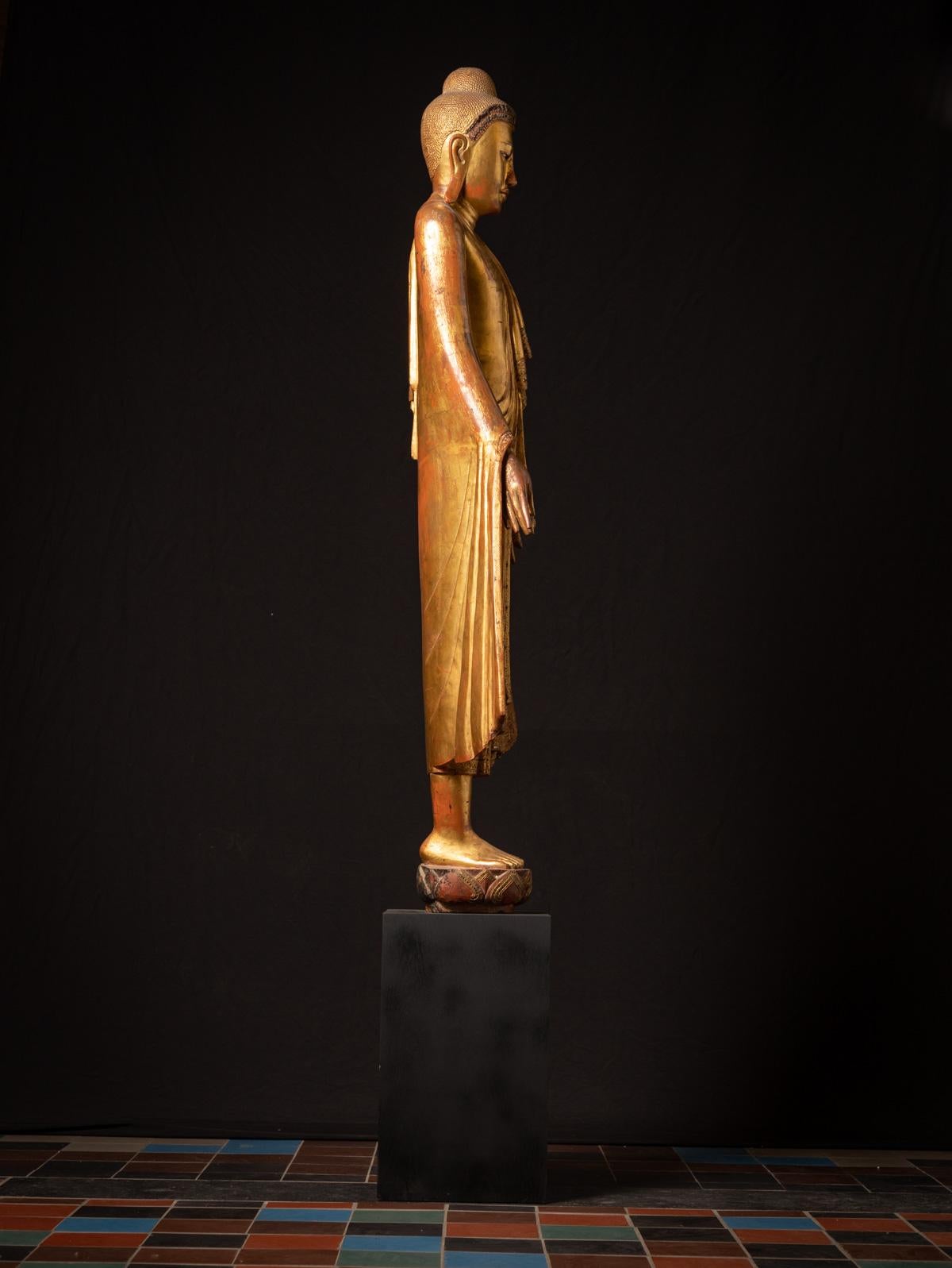 Siglo XIX Gran estatua antigua de madera de Buda de Mandalay procedente de Birmania siglo XIX en venta