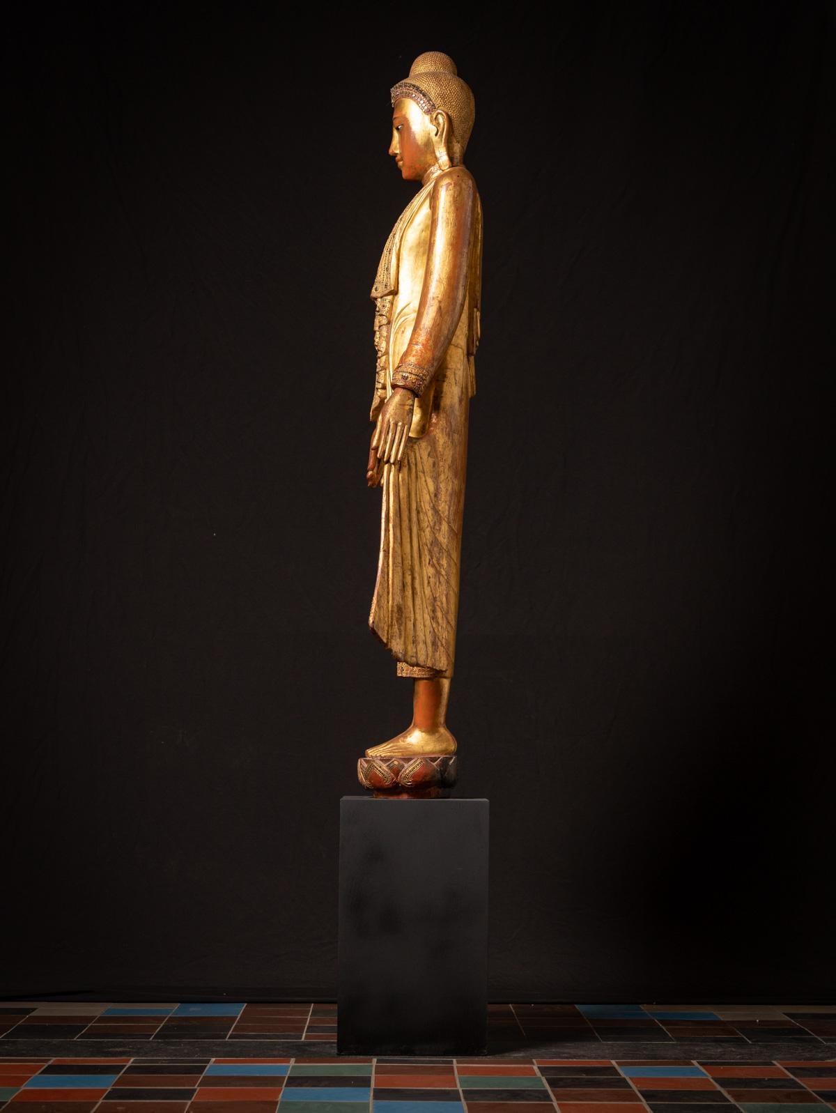 Siglo XIX Gran estatua antigua de madera de Buda de Mandalay procedente de Birmania en venta 1