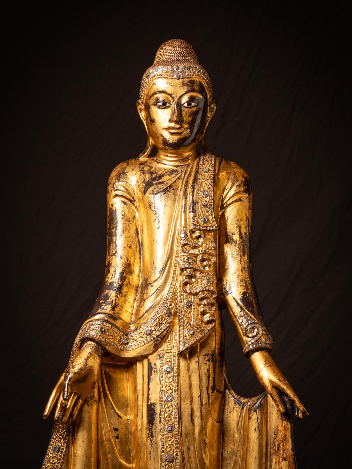19ème siècle Grande statue antique de Bouddha en bois de Mandalay, Birmanie en vente 3