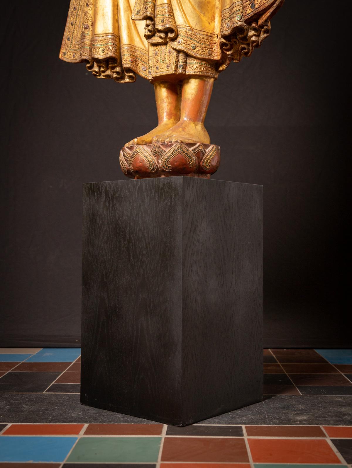 Siglo XIX Gran estatua antigua de madera de Buda de Mandalay procedente de Birmania en venta 2