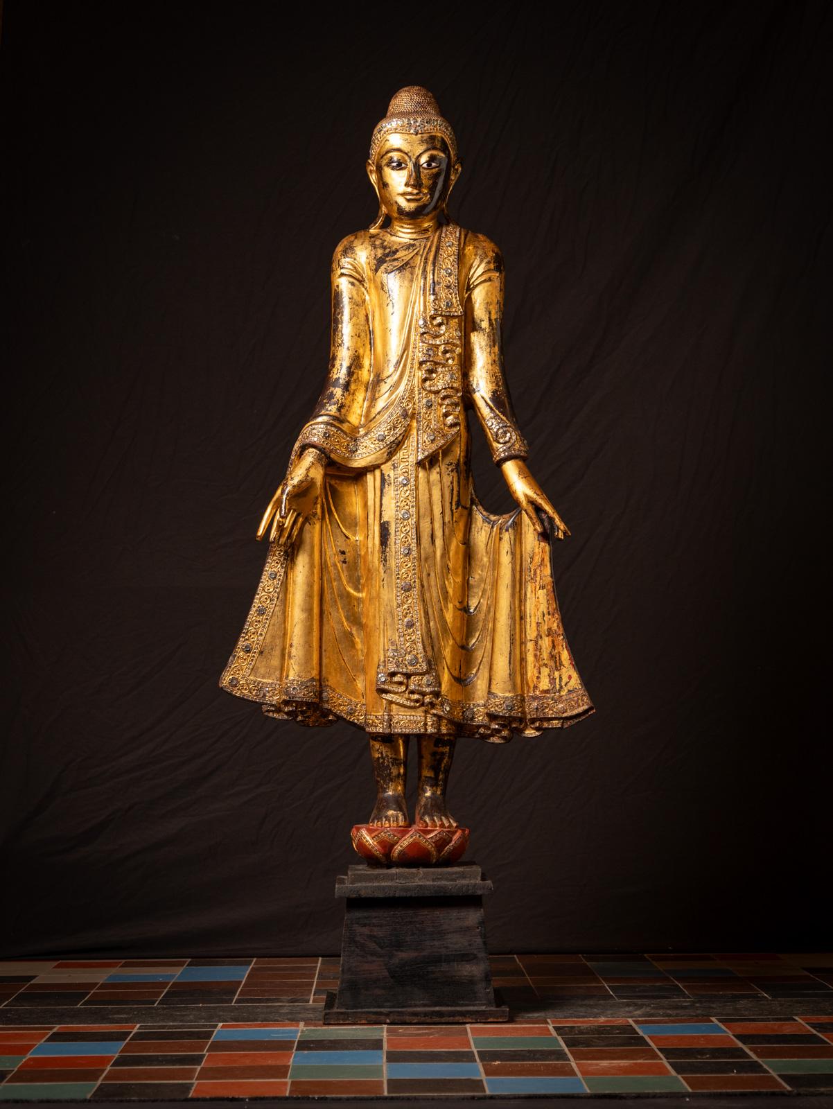 19ème siècle Grande statue antique de Bouddha en bois de Mandalay, Birmanie en vente 4