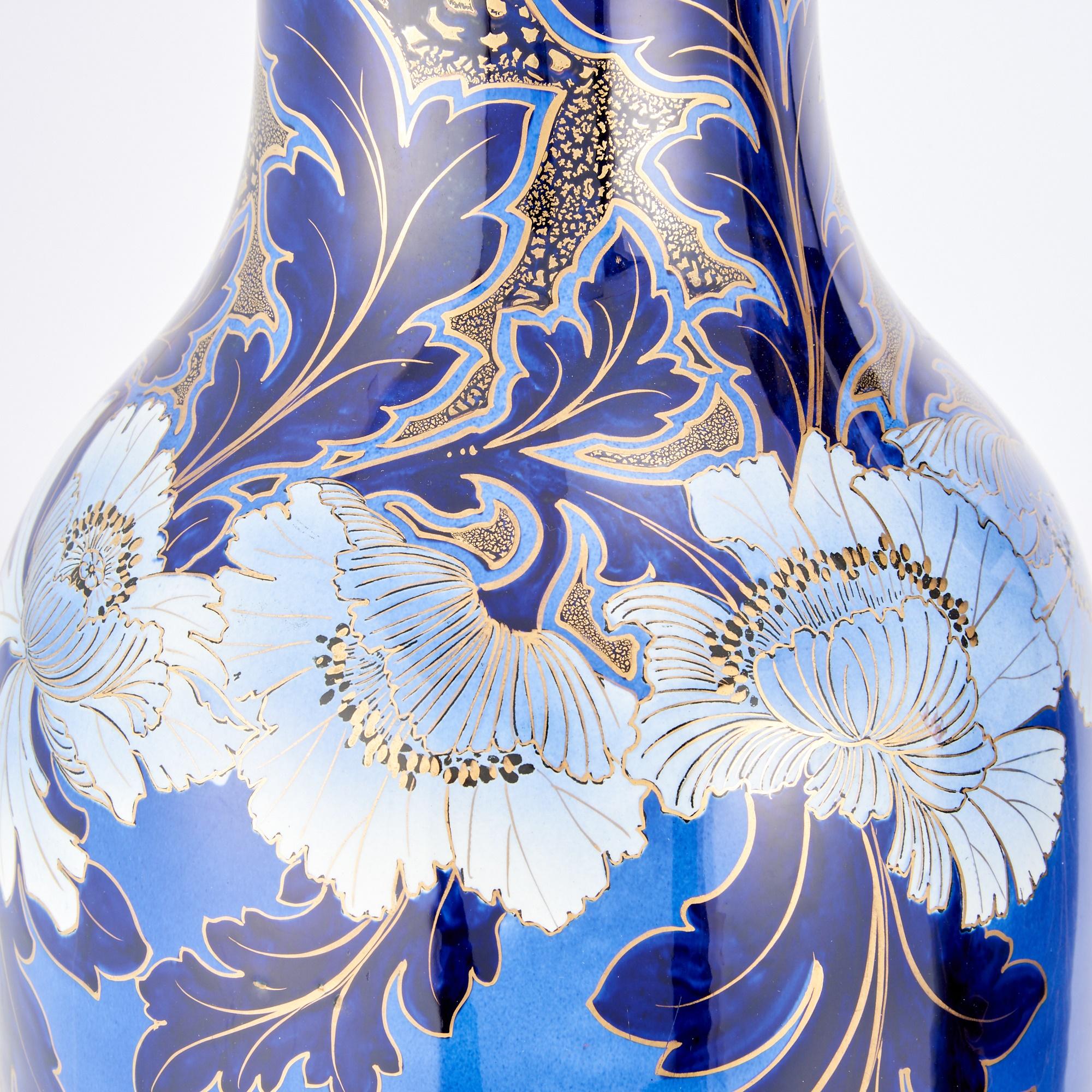 19. Jahrhundert große Jugendstil handbemalte & vergoldete dekorierte Vasen / Urnen (Art nouveau) im Angebot