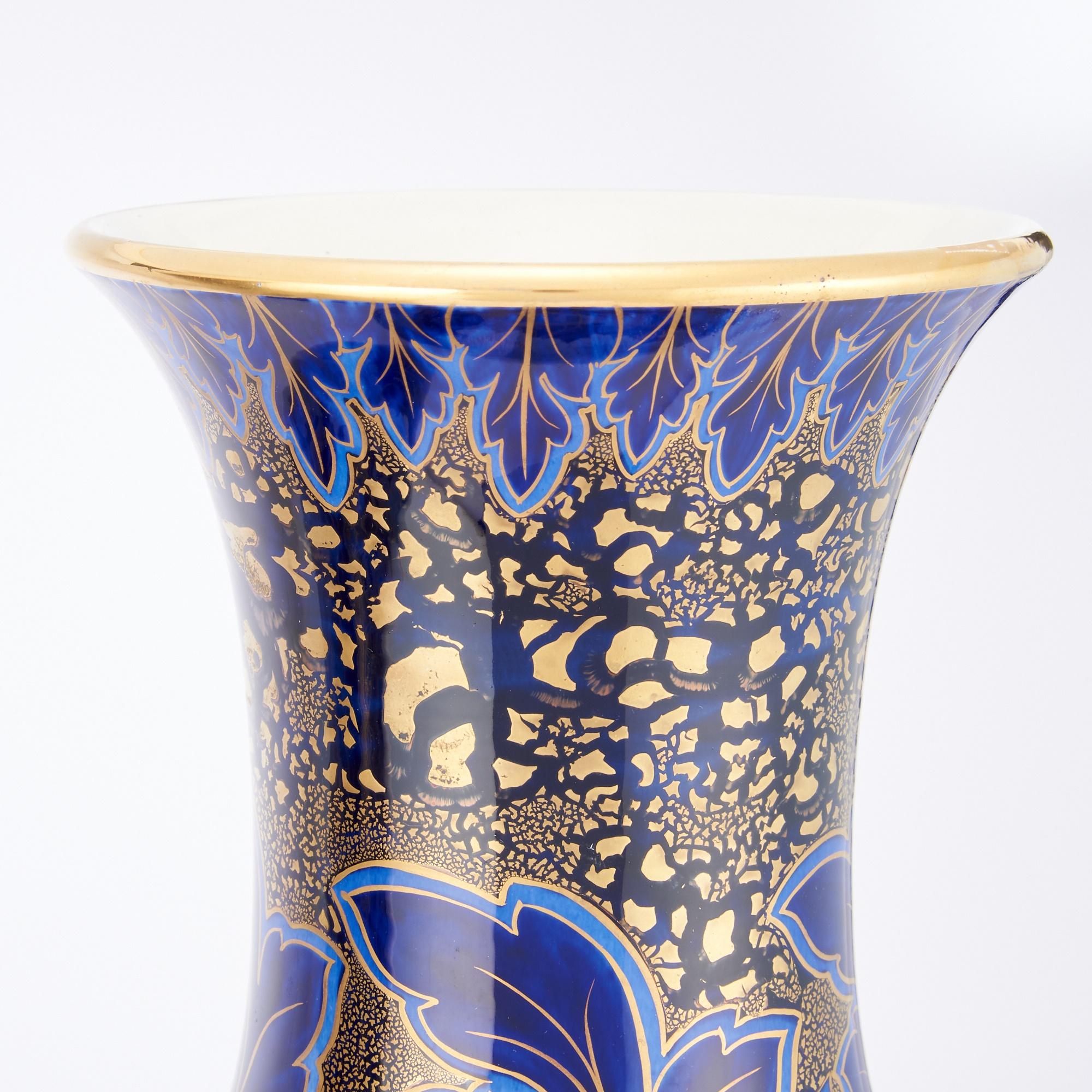 19. Jahrhundert große Jugendstil handbemalte & vergoldete dekorierte Vasen / Urnen (Französisch) im Angebot