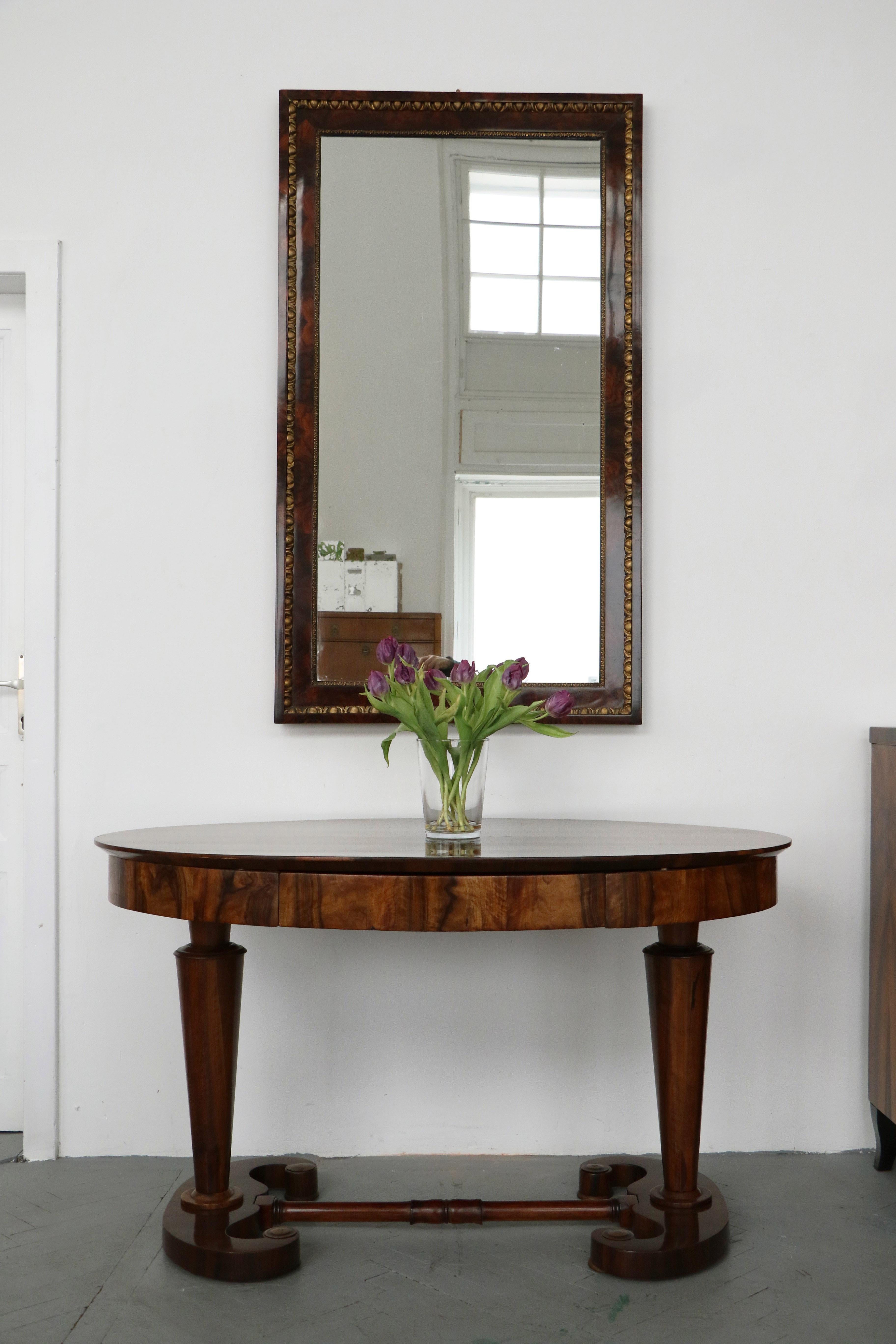 19th Century Fine Large Biedermeier Walnut Mirror. Vienna, c. 1825. For Sale 5