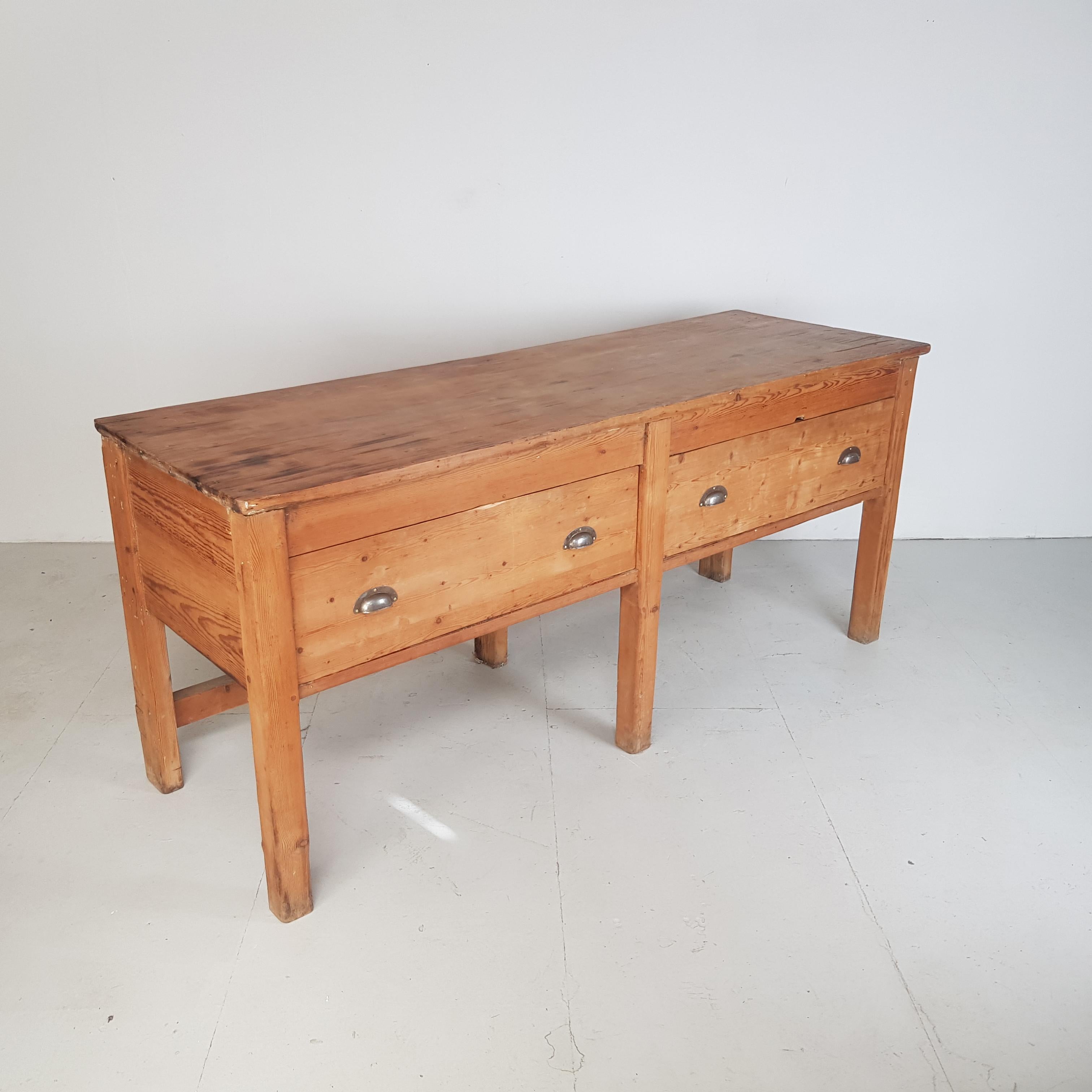 Lovely 19th century pine baker's table. With very useful storage drawers.
Approximate dimensions:

Width: 198cm

Depth: 67cm

Height: 86cm

Drawers: W 83cm x D 50cm x H 23cm.

In good vintage condition - some patina consistent with age