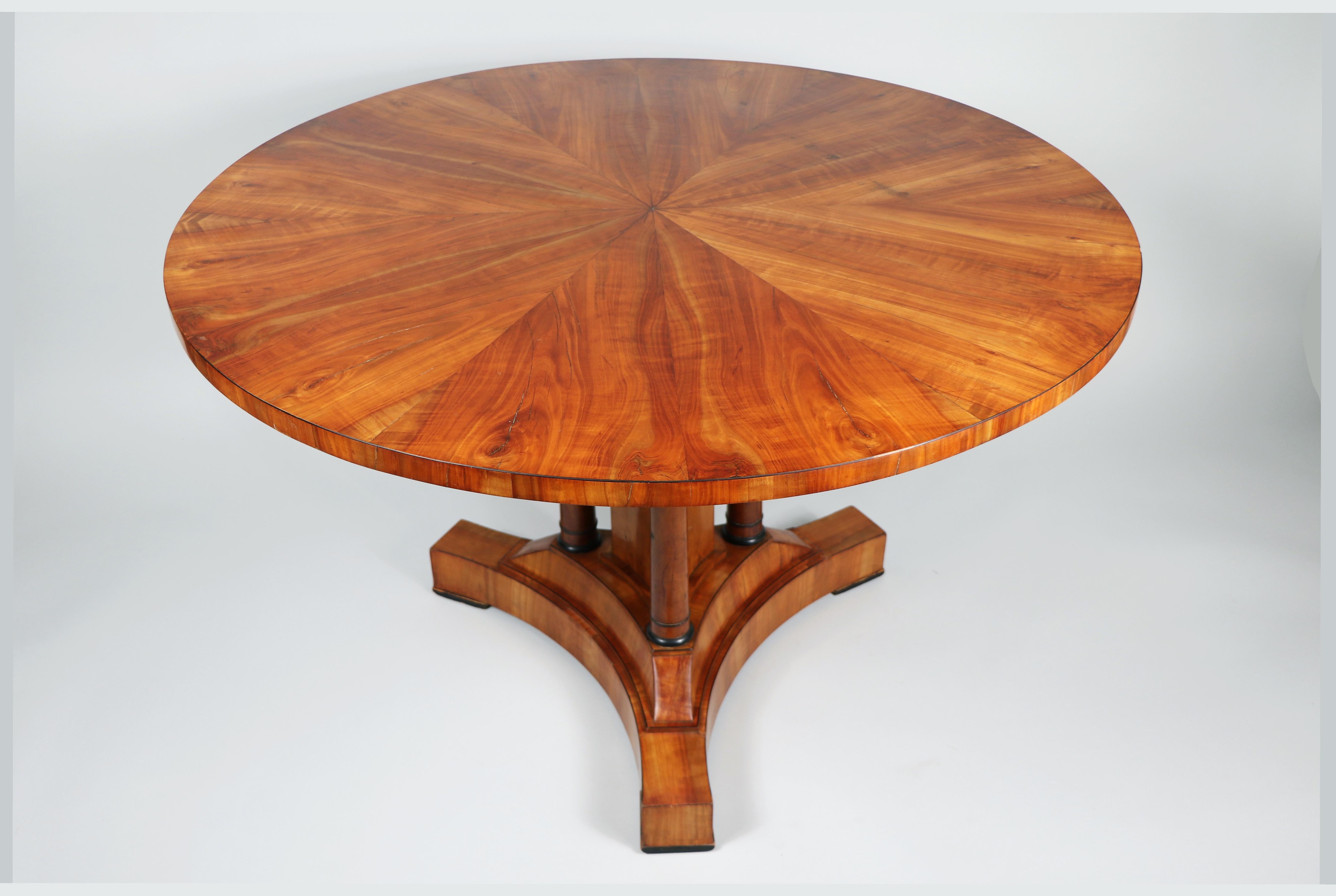 Hello,
This exceptional, large Biedermeier cherry table was made circa 1825-30 in Vienna.

Viennese Biedermeier pieces are distinguished by their sophisticated proportions, rare and refined design, excellent craftsmanship and continue to have a