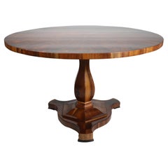 19th Century Large Biedermeier Walnut Center Table. Vienna, c. 1825.