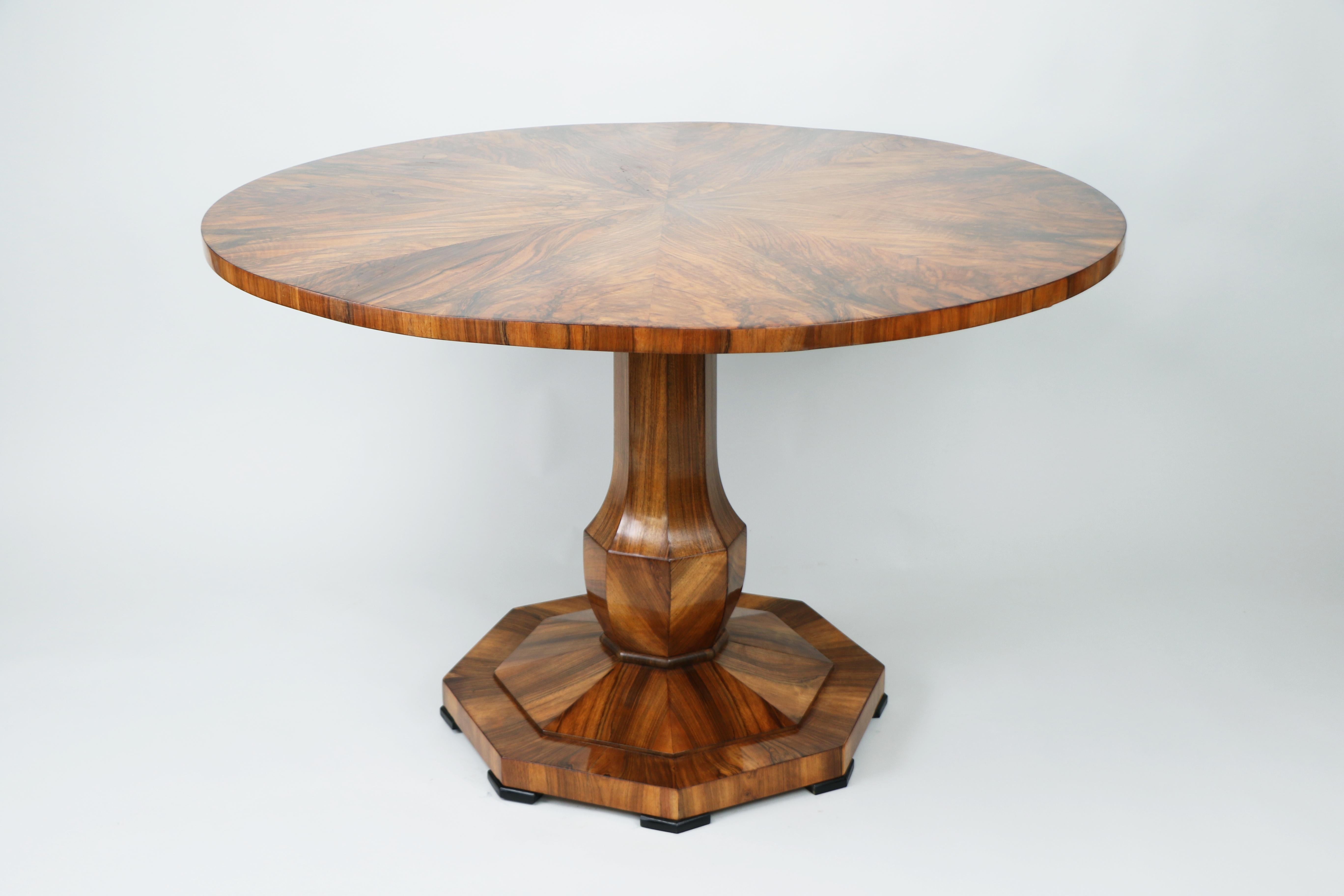 Exceptional Viennese Biedermeier Walnut Pedestal Table – Vienna, c. 1825


Exceptional Viennese Biedermeier Walnut Pedestal Table – Vienna, c. 1825

We are proud to present a truly rare and exceptionally beautiful Biedermeier pedestal table, crafted