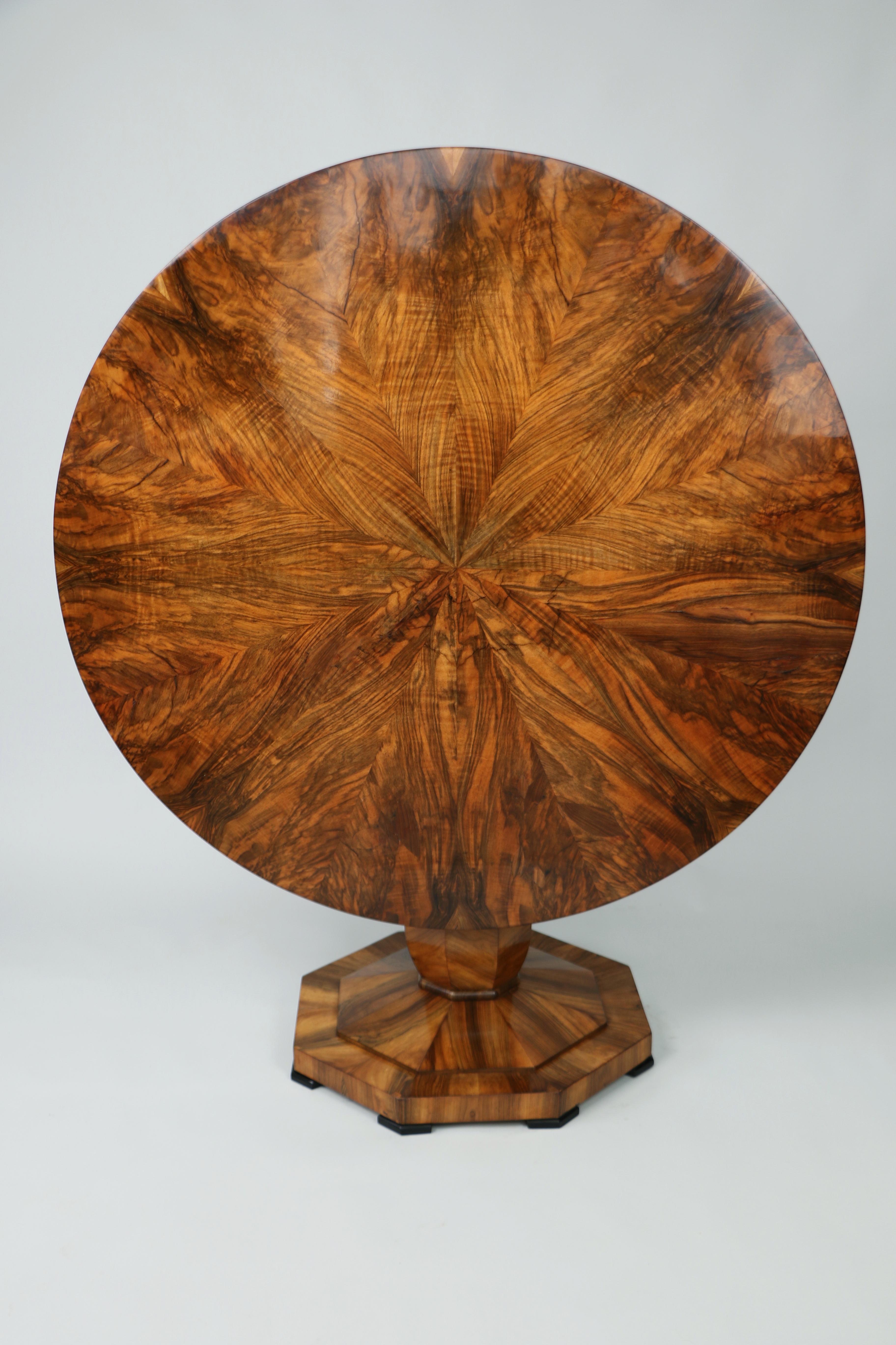 Austrian 19th Century Large Biedermeier Walnut Table. Vienna, c. 1825. For Sale