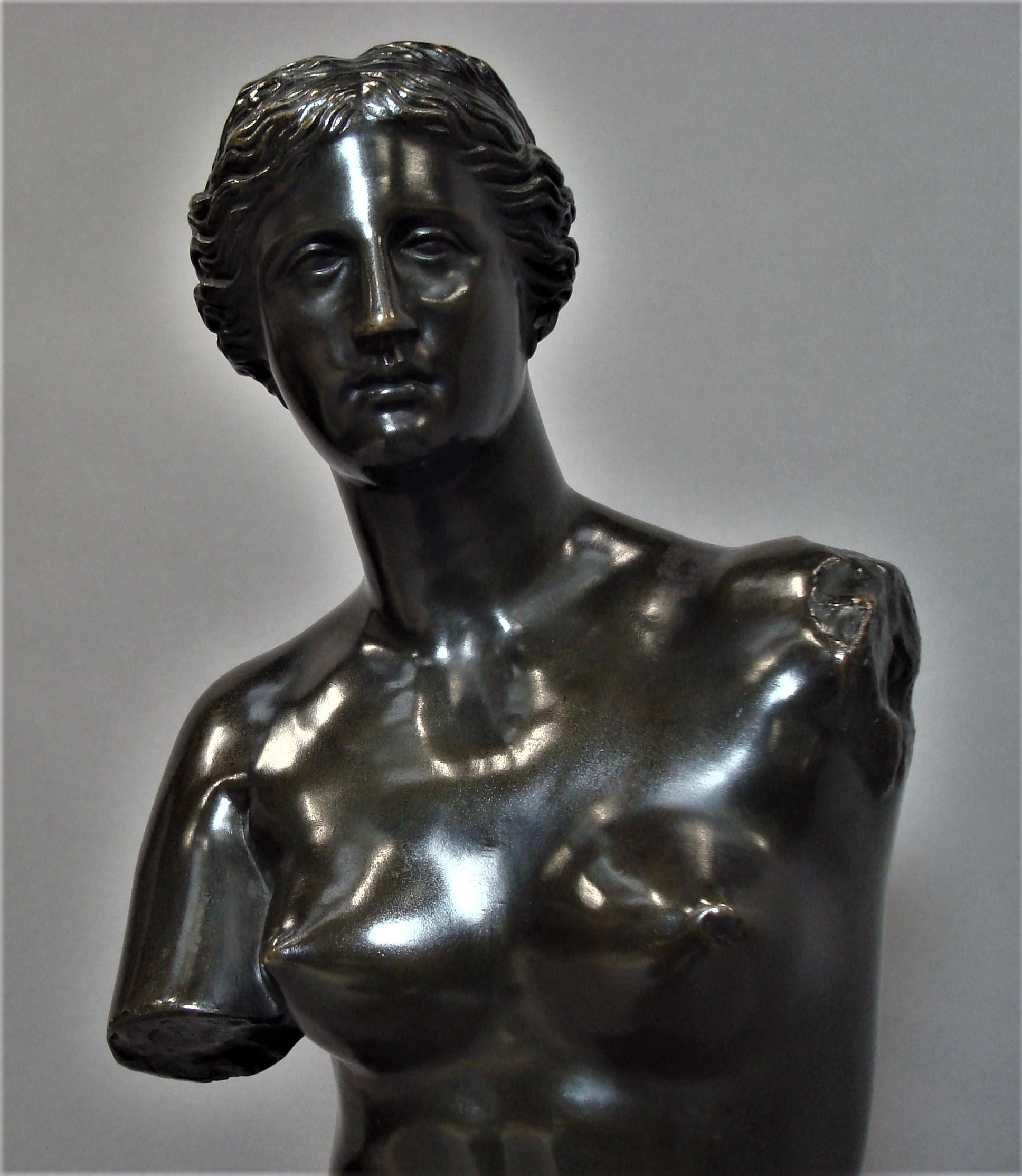 19th Century Large Bronze Grand Tour Sculpture of Venus de Milo For Sale 5