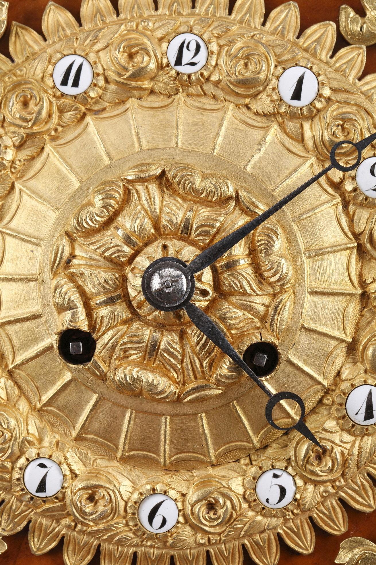 Gran Reloj de Lira de Olmo y Ormolu del Siglo XIX en venta 9