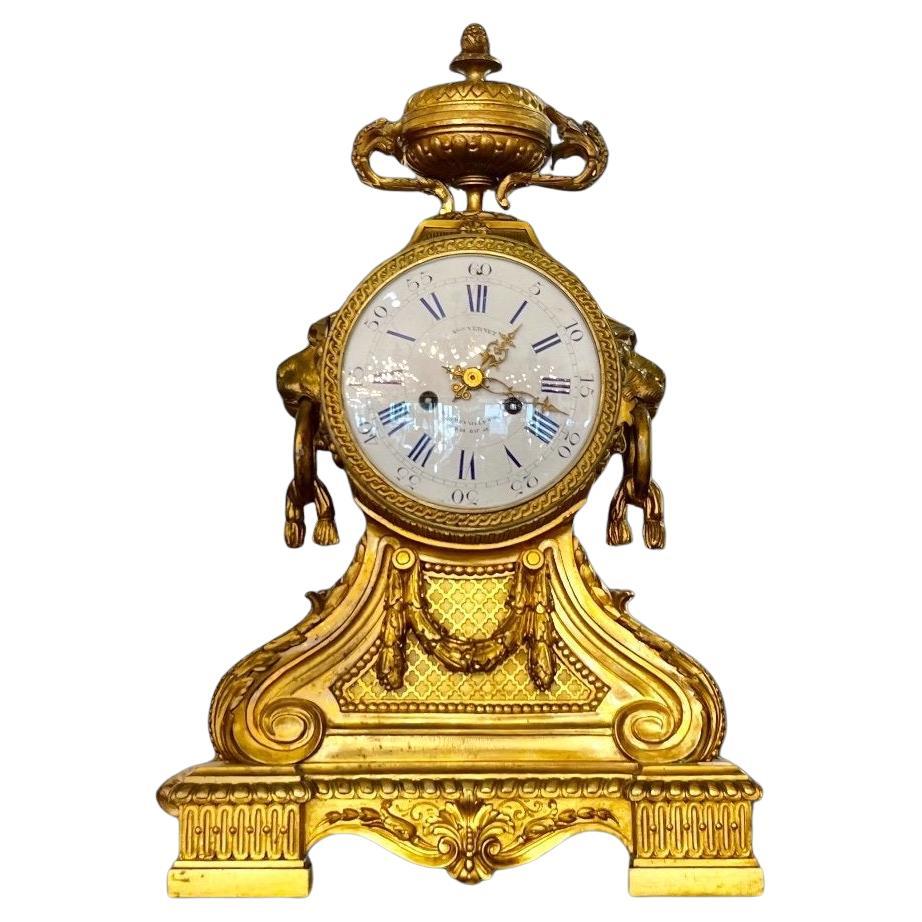 Grande horloge de cheminée C. Vernet du 19ème siècle en bronze doré