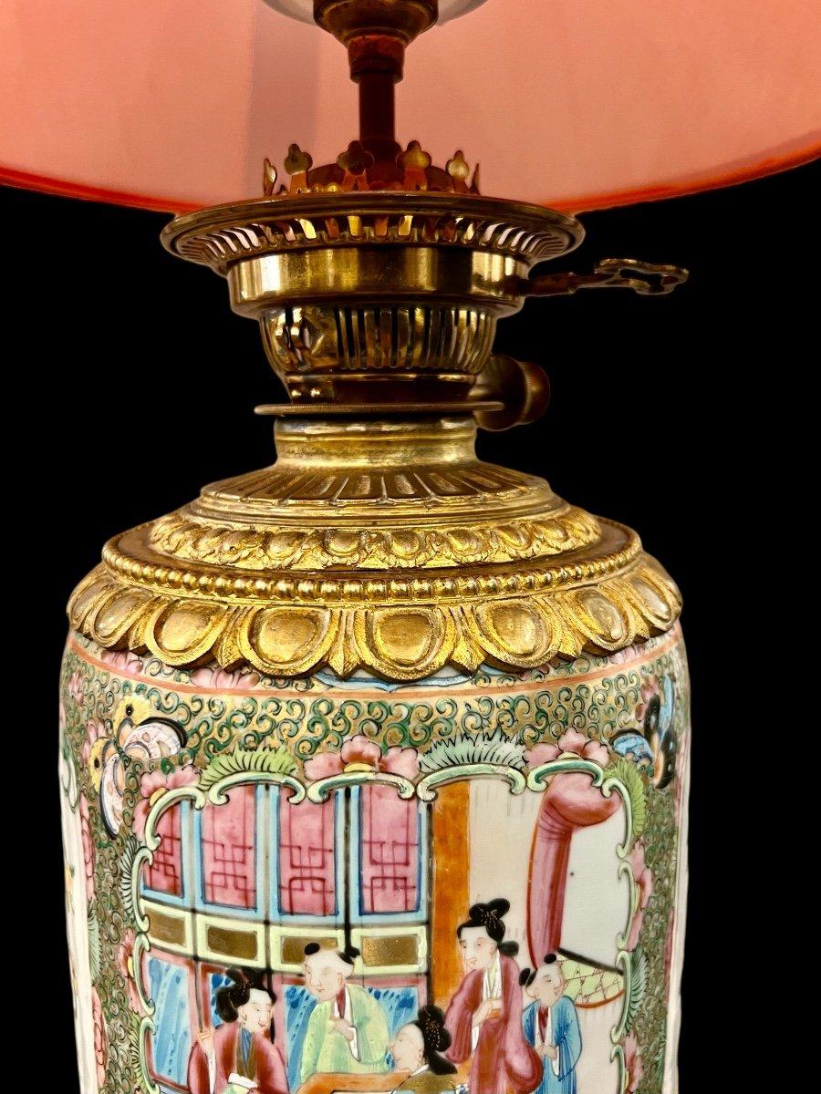 Große kantonische Porzellanlampe des 19. Jahrhunderts  (Französisch) im Angebot