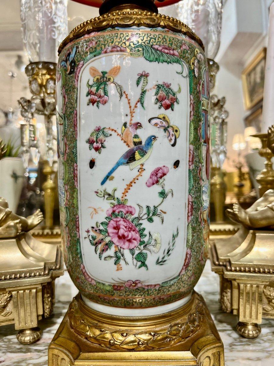 XIXe siècle Grande lampe en porcelaine cantonaise du 19e siècle  en vente