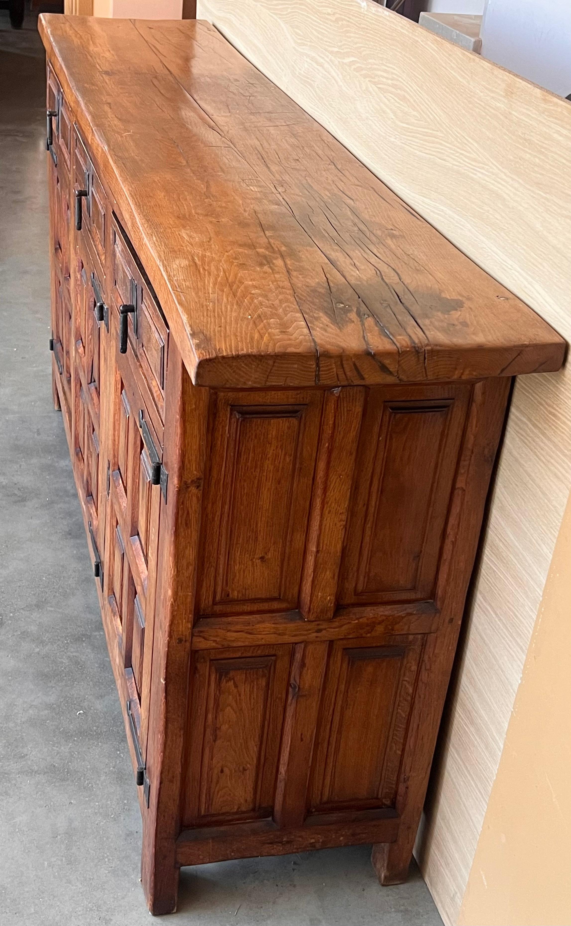 Siglo XIX Gran Credenza o Buffet Toscano Barroco Español Catalán de Roble Tallado en venta 6