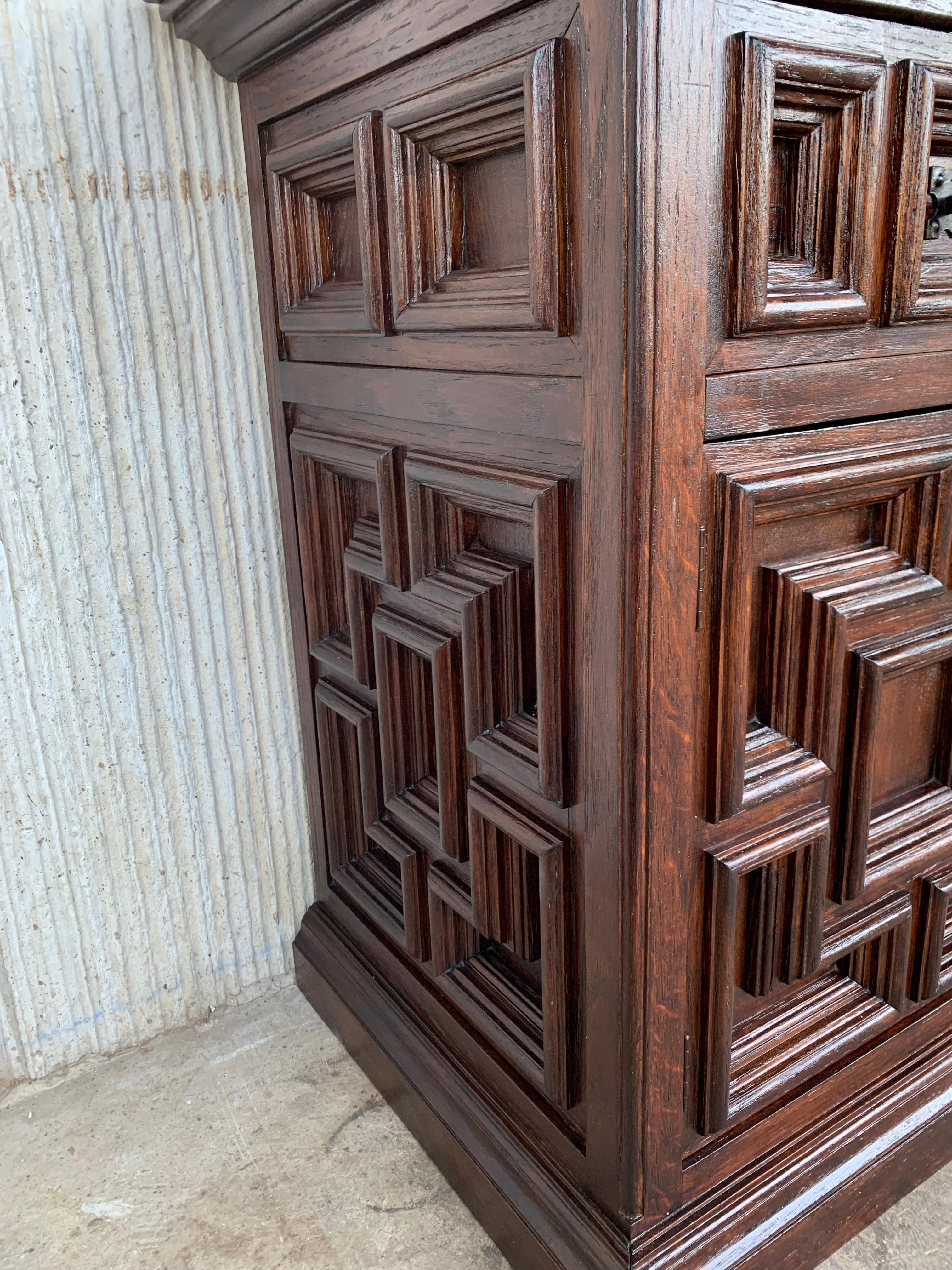 19th Century Large Catalan Spanish Baroque Carved Oak Tuscan Credenza or Buffet 10