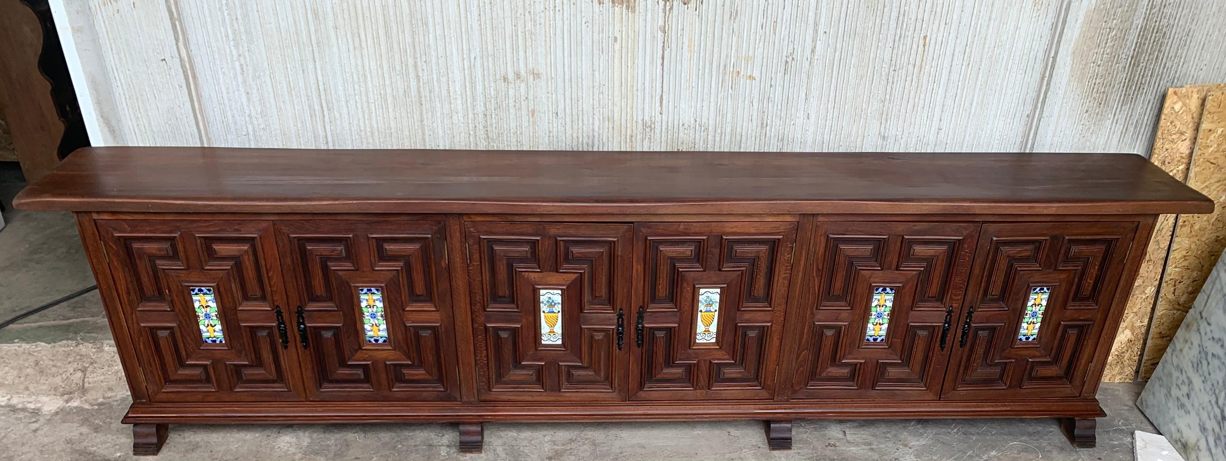 19th Century Large Catalan Spanish Baroque Carved Oak Tuscan Credenza or Buffet In Good Condition For Sale In Miami, FL