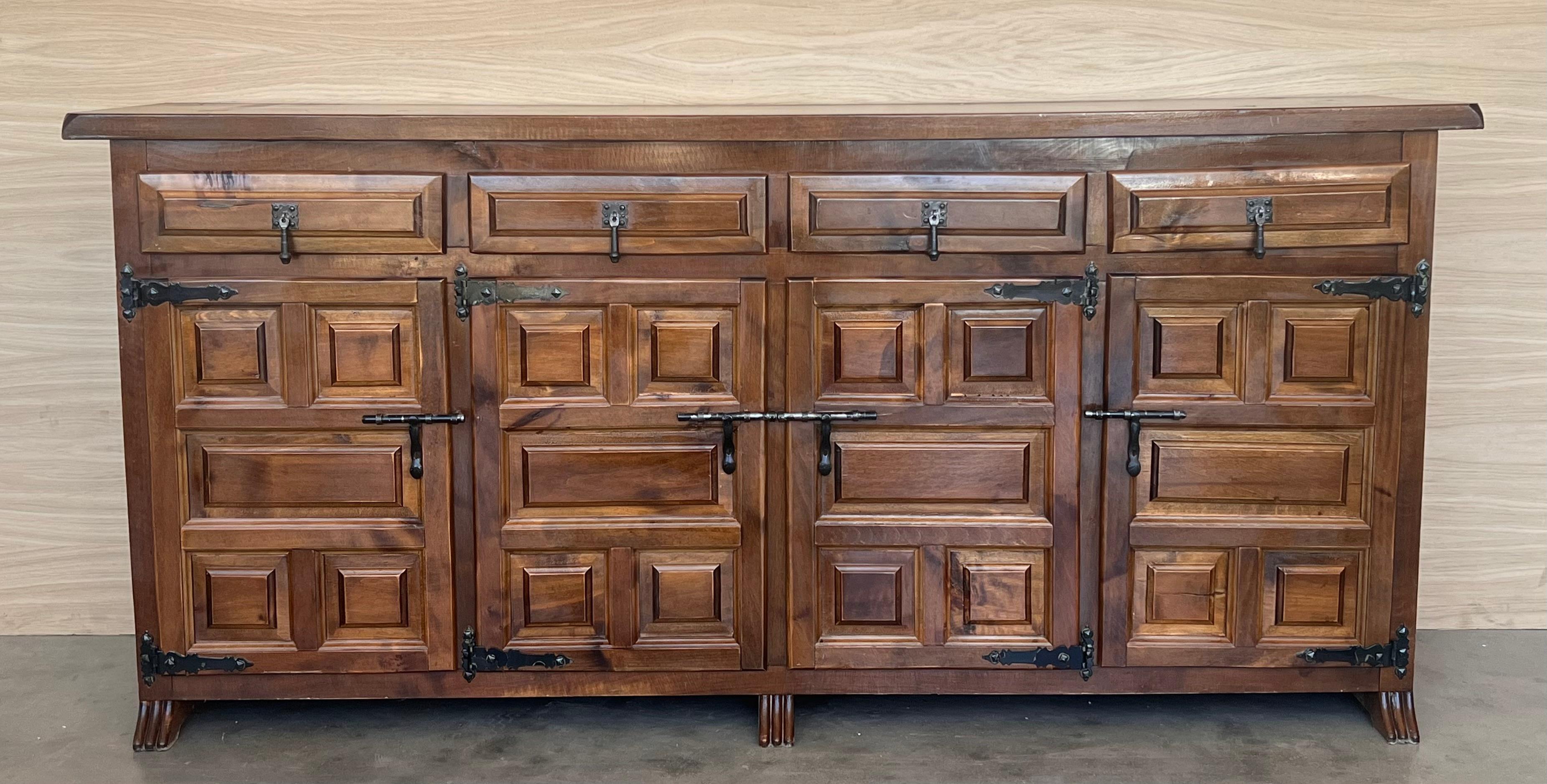 19th Century Large Catalan Spanish Baroque Carved Oak Tuscan Credenza or Buffet In Good Condition For Sale In Miami, FL
