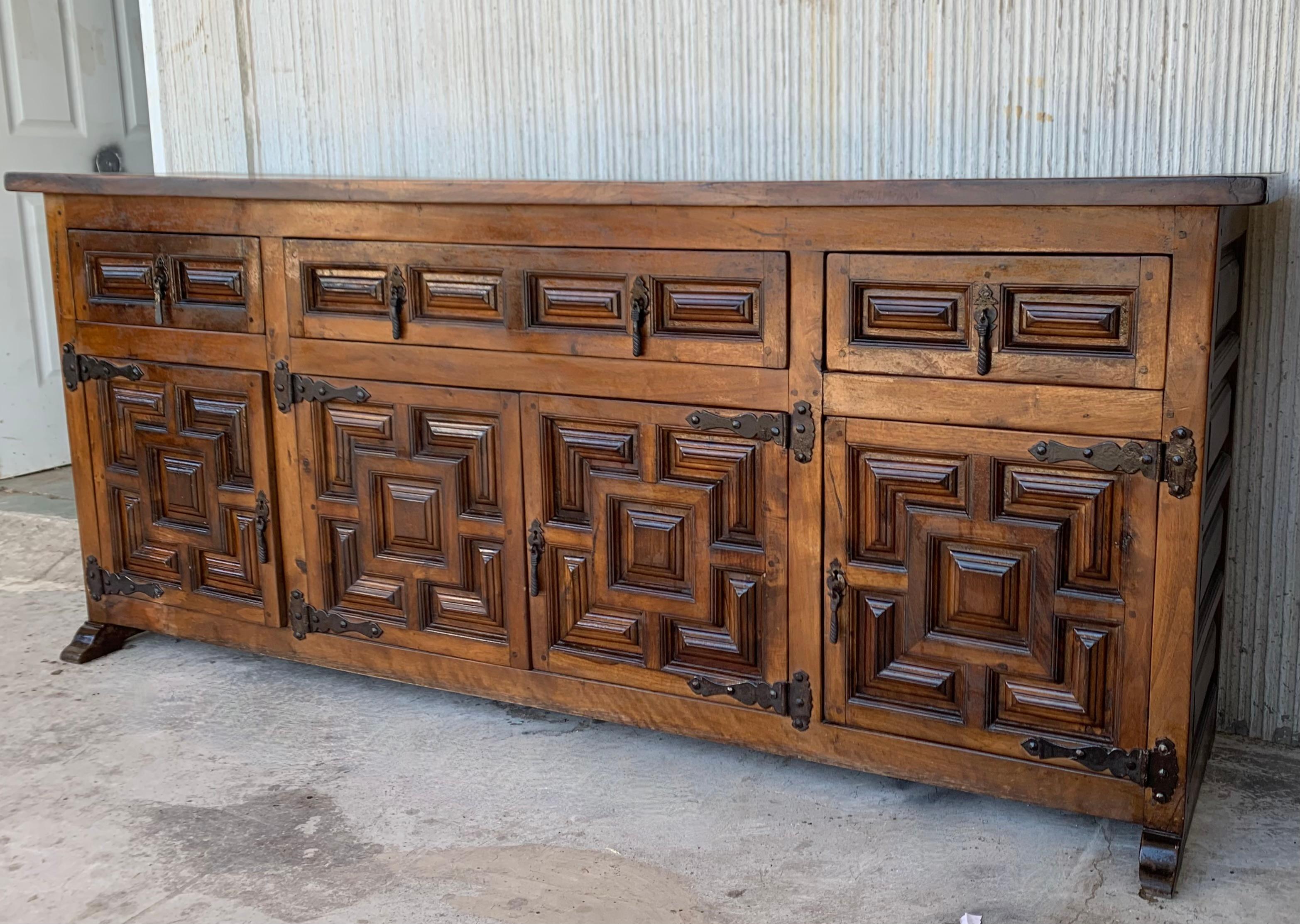 19th Century Large Catalan Spanish Baroque Carved Oak Tuscan Credenza or Buffet 1