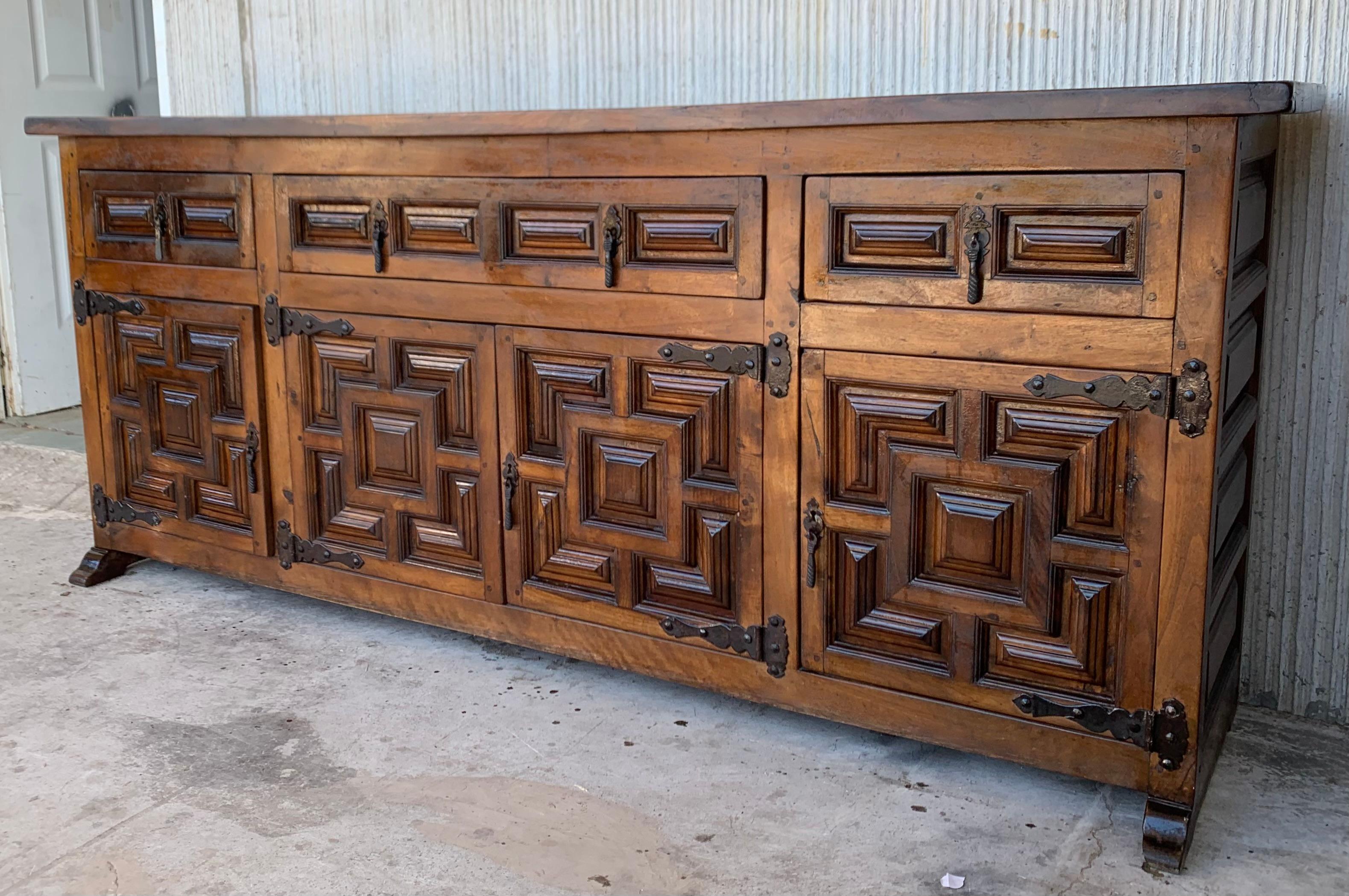 19th Century Large Catalan Spanish Baroque Carved Oak Tuscan Credenza or Buffet 2