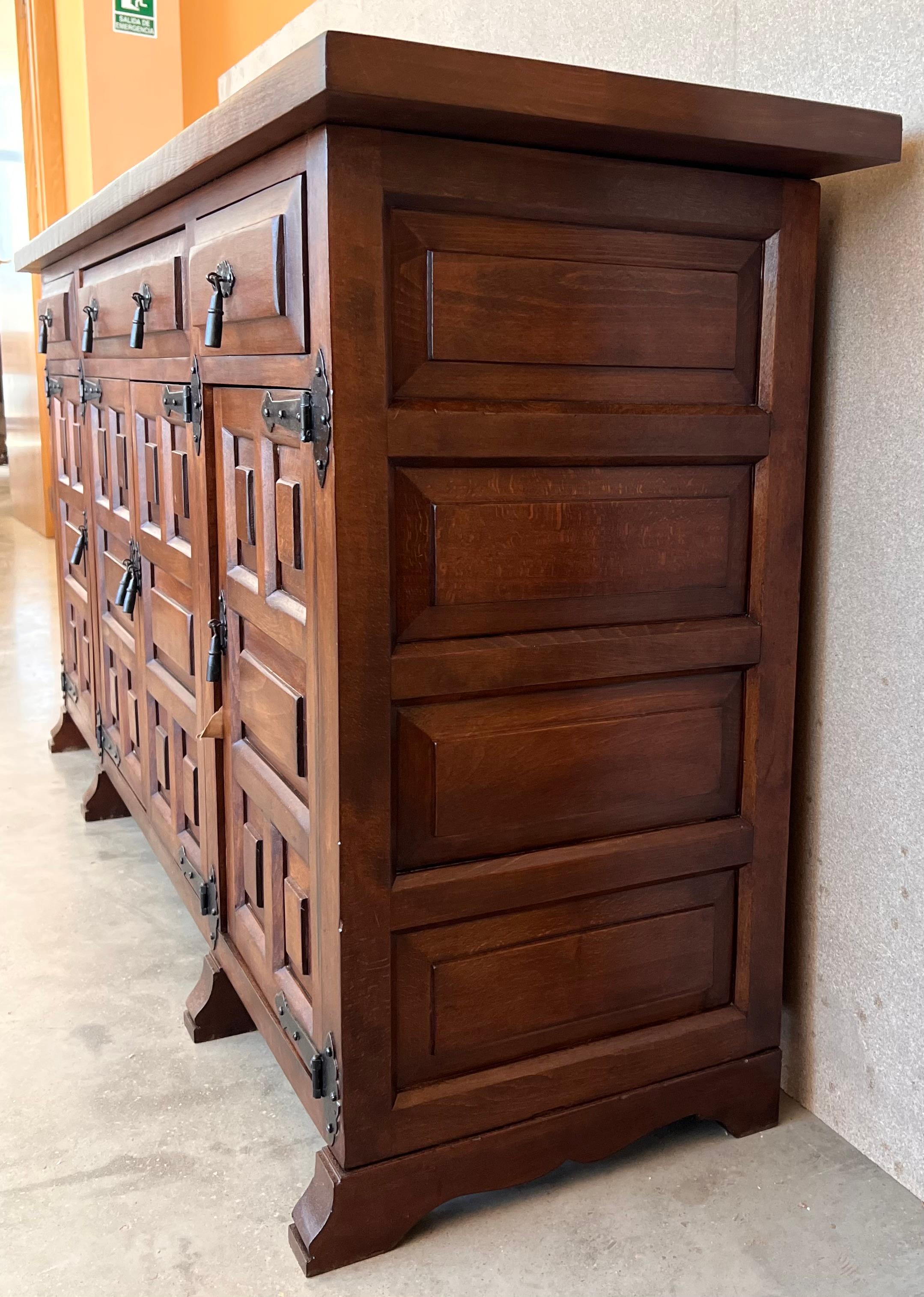 19th Century Large Catalan Spanish Baroque Carved Oak Tuscan Credenza or Buffet For Sale 3