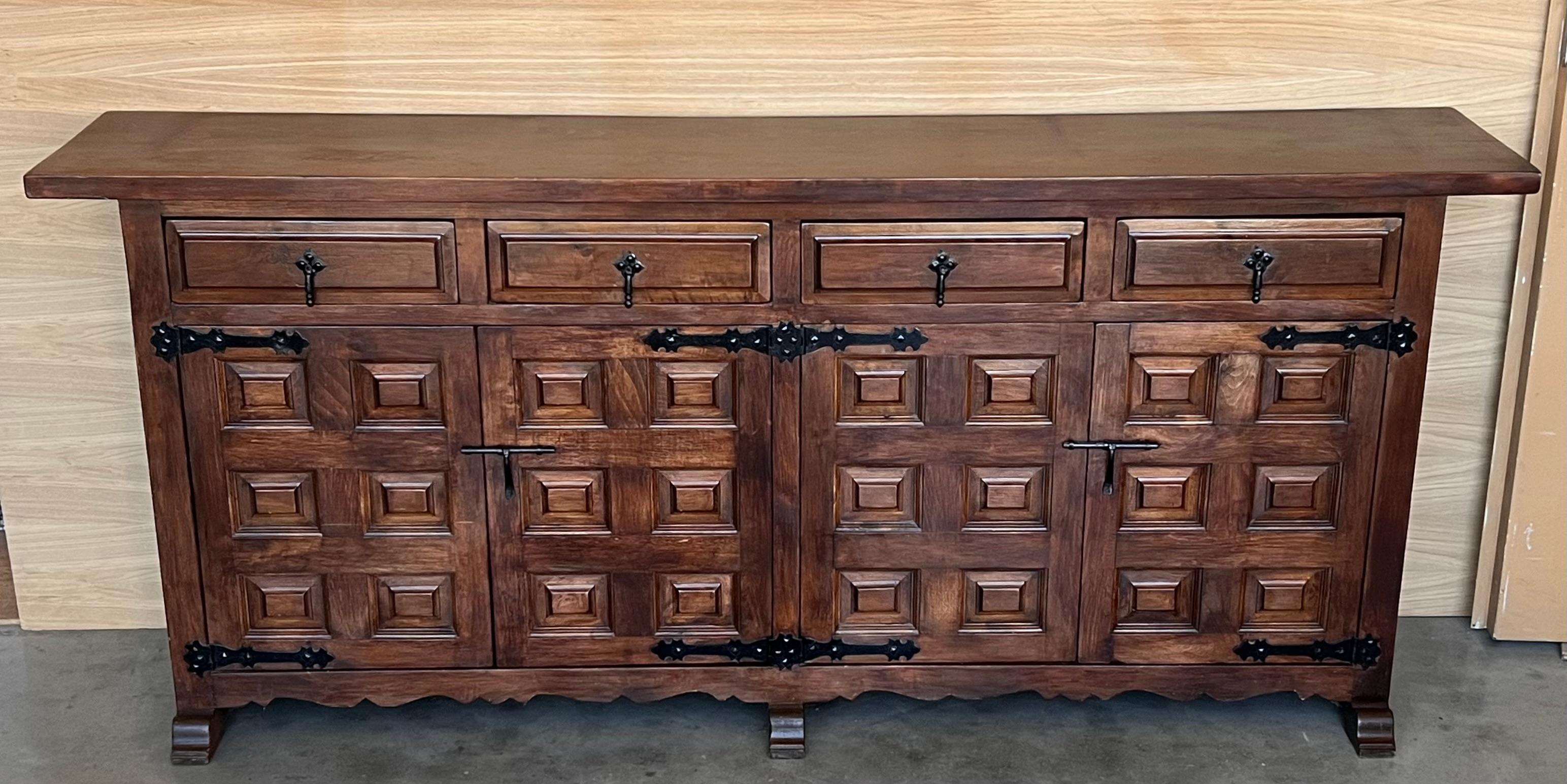 19th Century Large Catalan Spanish Baroque Walnut Tuscan Credenza or Buffet In Good Condition For Sale In Miami, FL