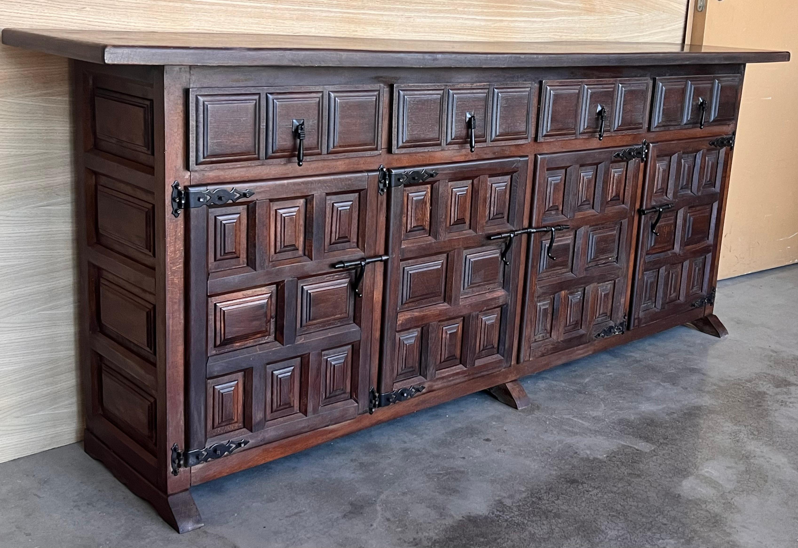 19th Century Large Catalan Spanish Baroque Walnut Tuscan Credenza or Buffet In Good Condition For Sale In Miami, FL
