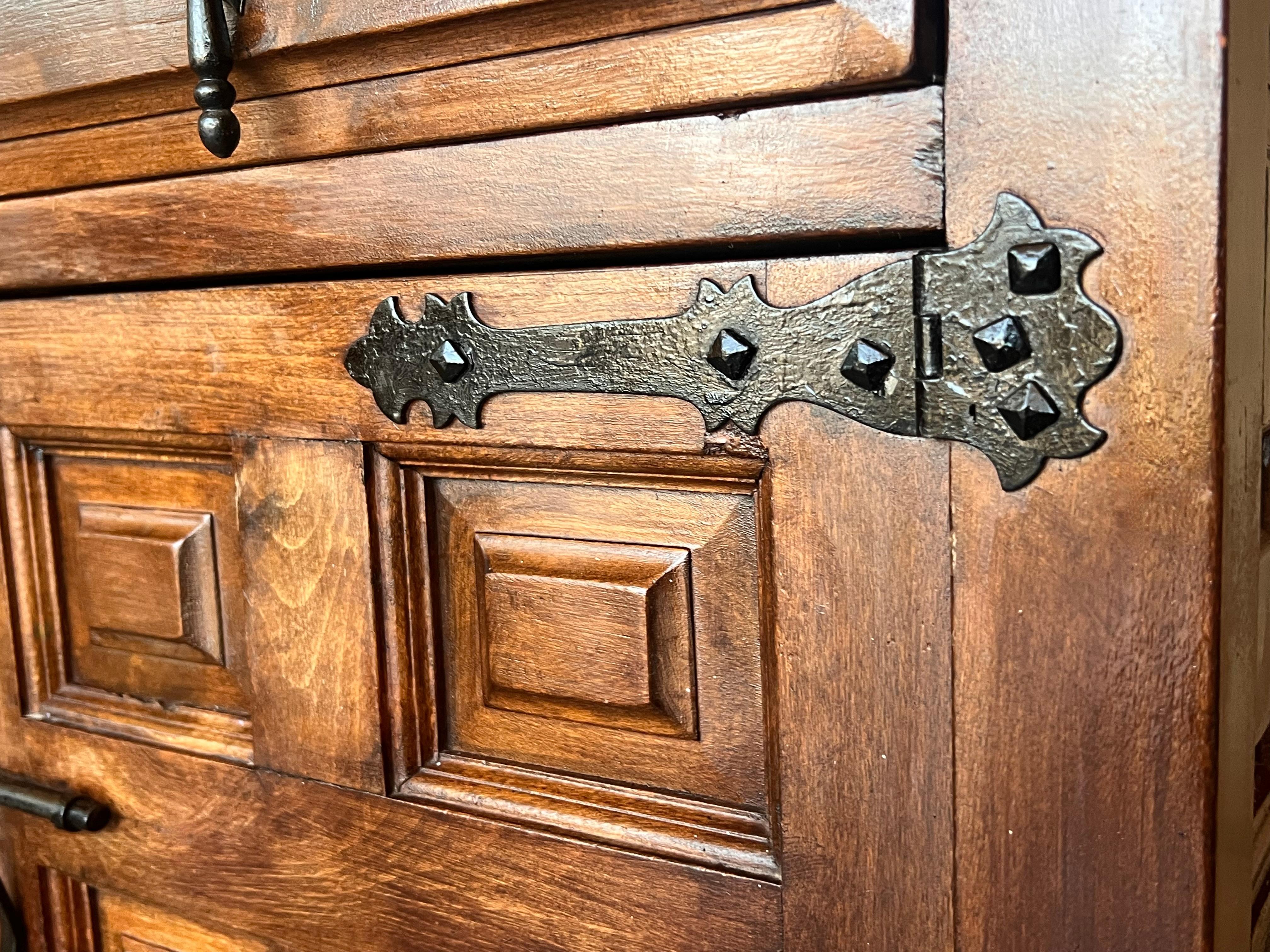 19th Century Large Catalan Spanish Baroque Walnut Tuscan Credenza or Buffet For Sale 5