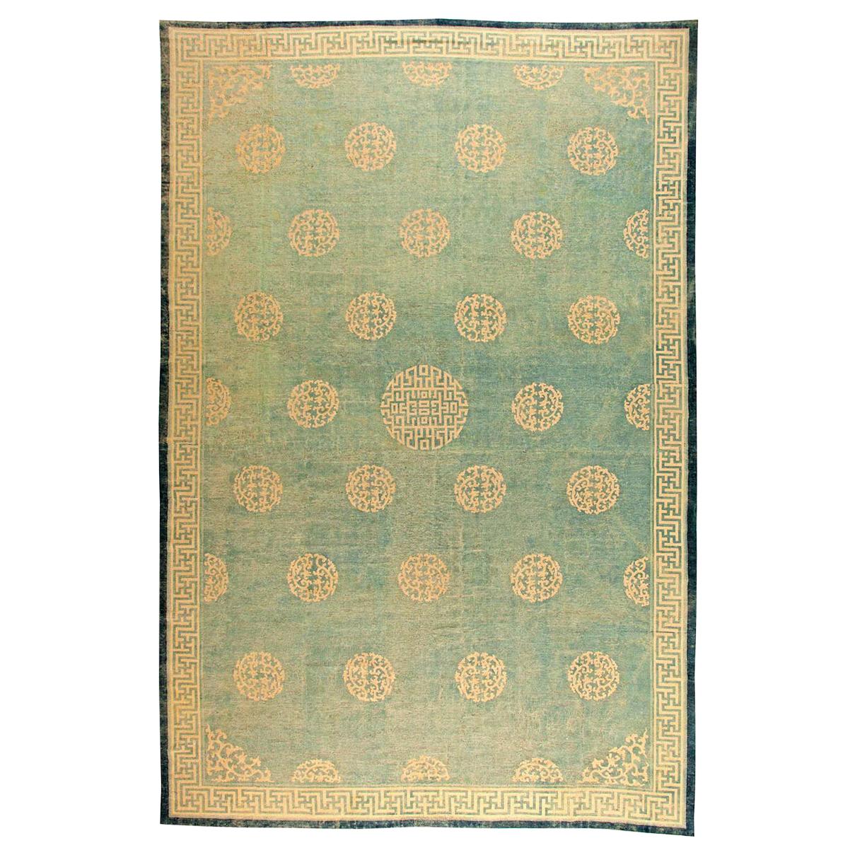 Grand tapis chinois vert du 19ème siècle ajusté