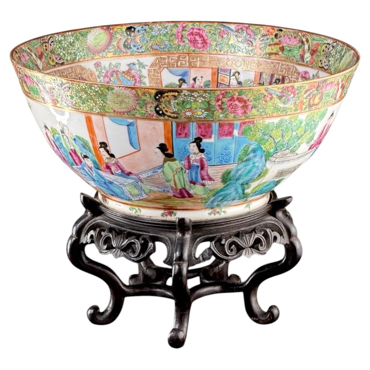 19th Century, Large Chinese Famille Rose Bowl, Canton Porcelain, 11.8 in