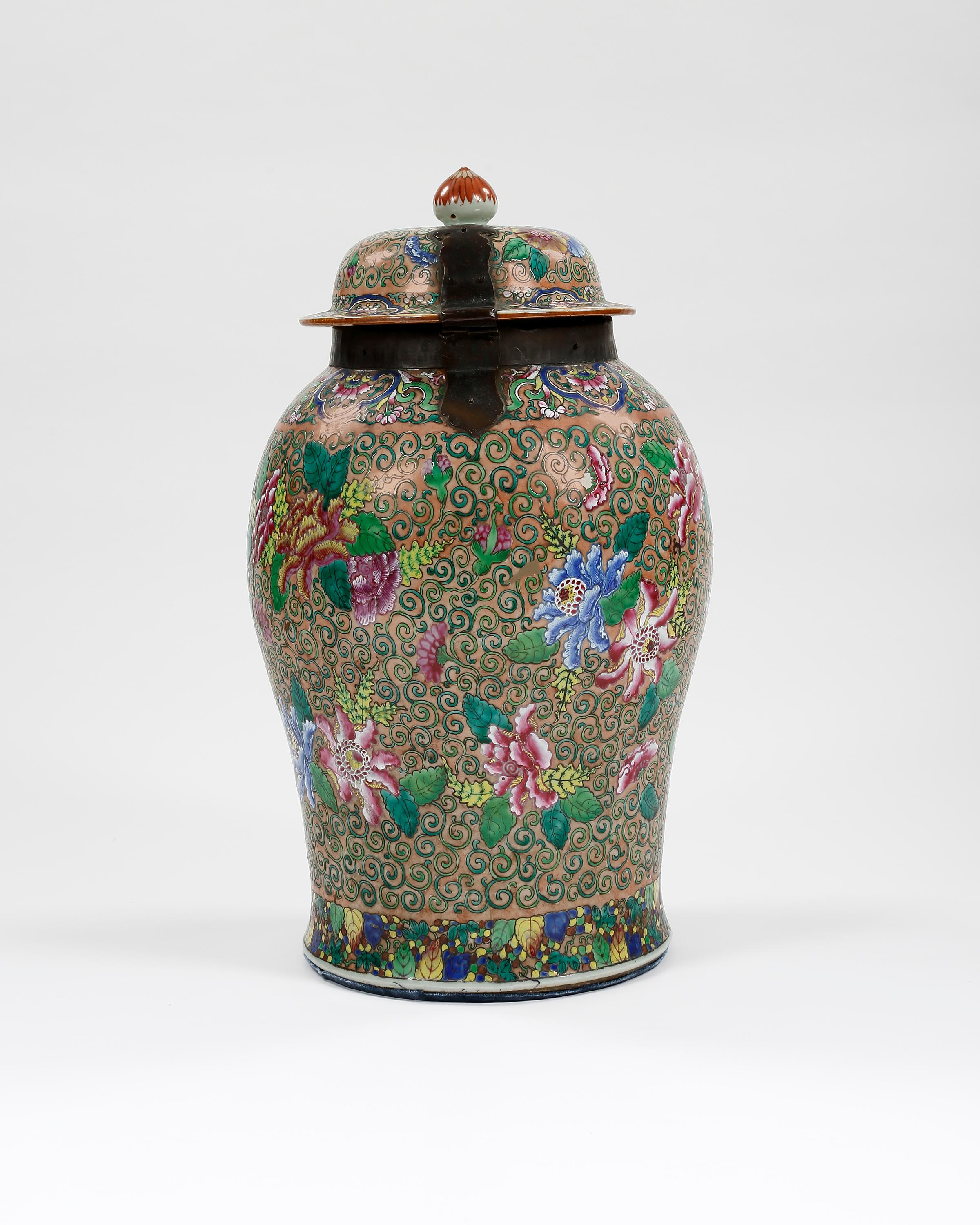 Chinese Export 19th Century Large Chinese Jar