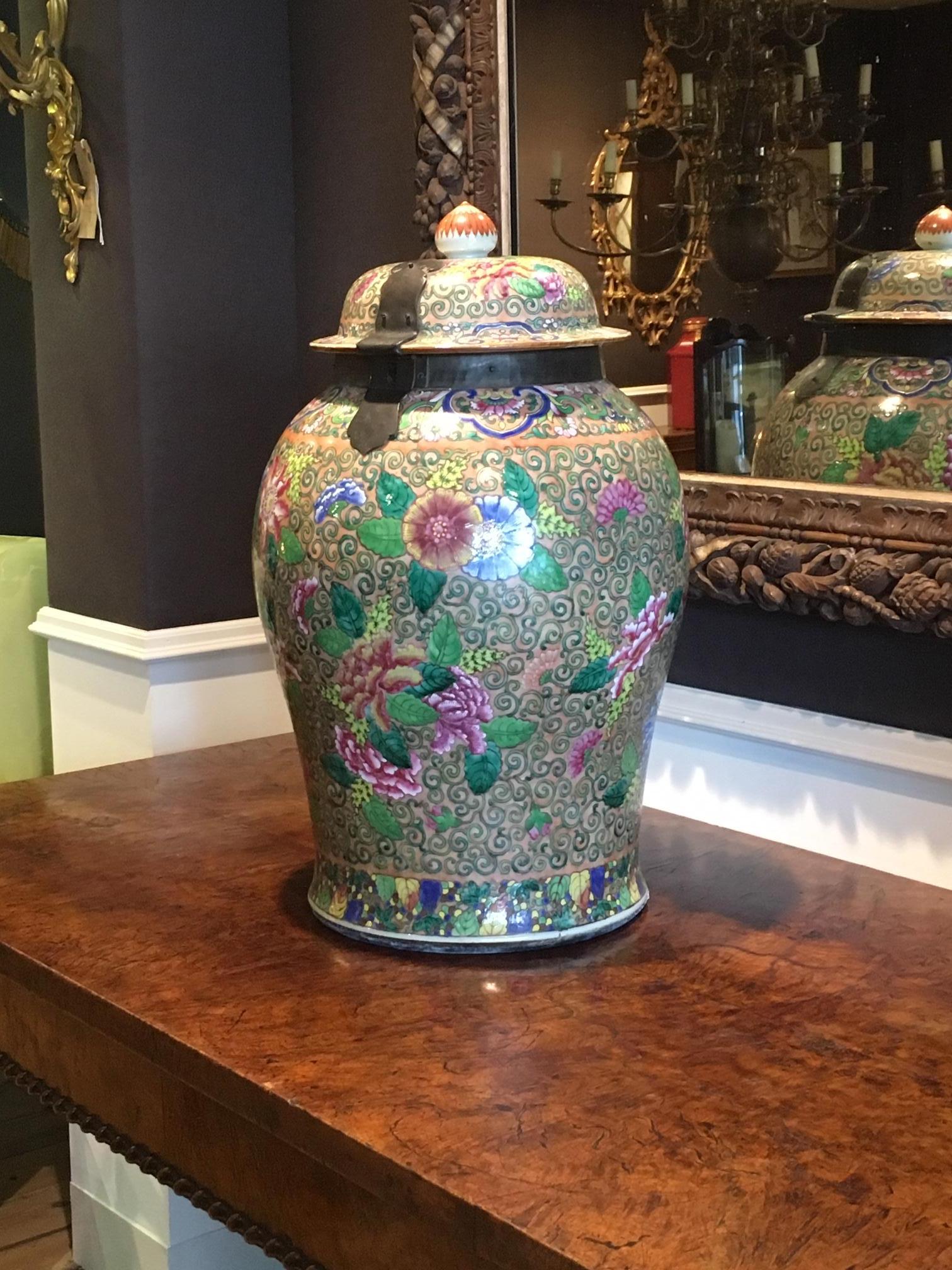19th Century Large Chinese Jar In Good Condition In Edenbridge, Kent