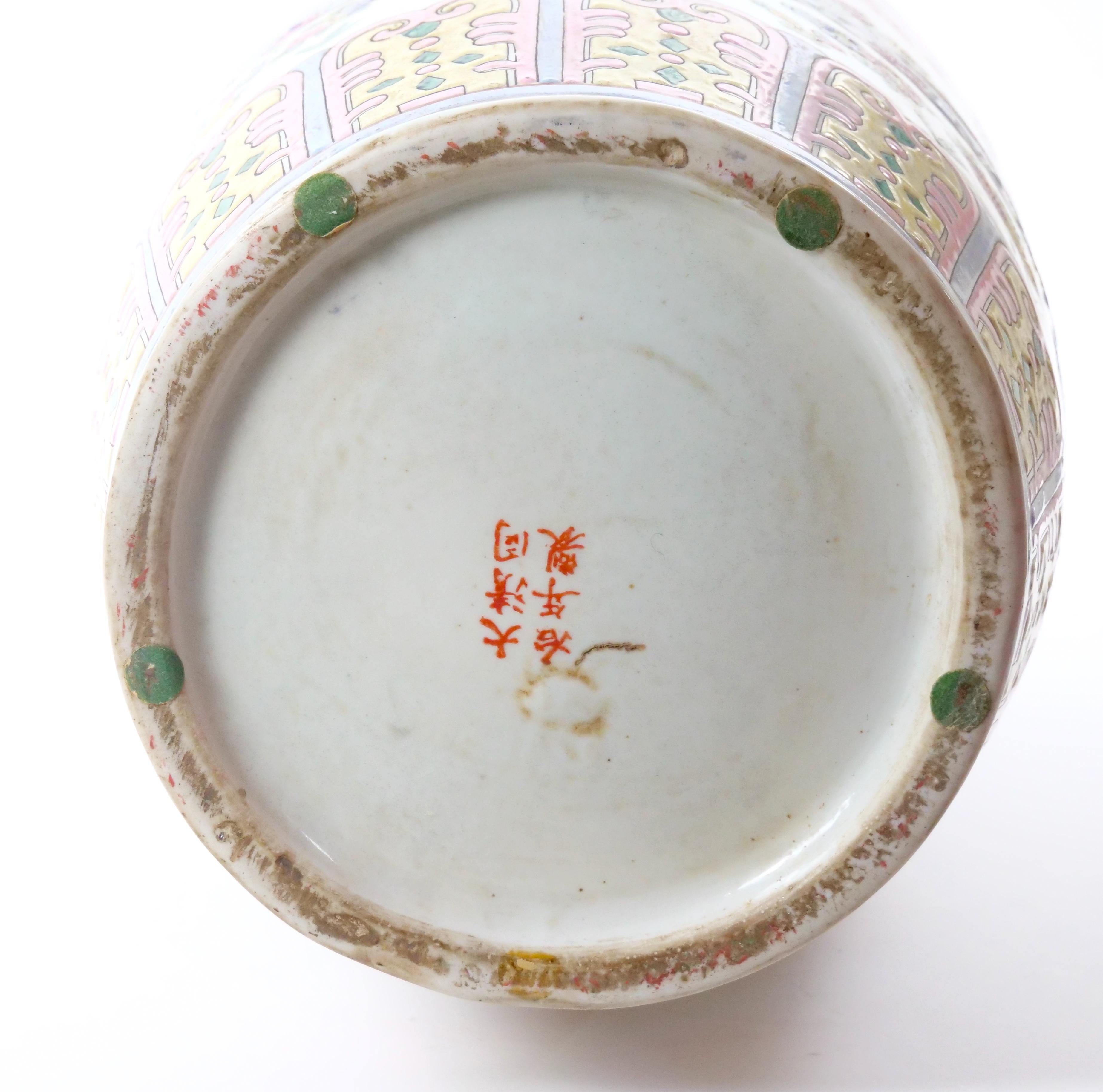Grand vase sur pied Famille Verte en porcelaine chinoise du 19ème siècle en vente 9