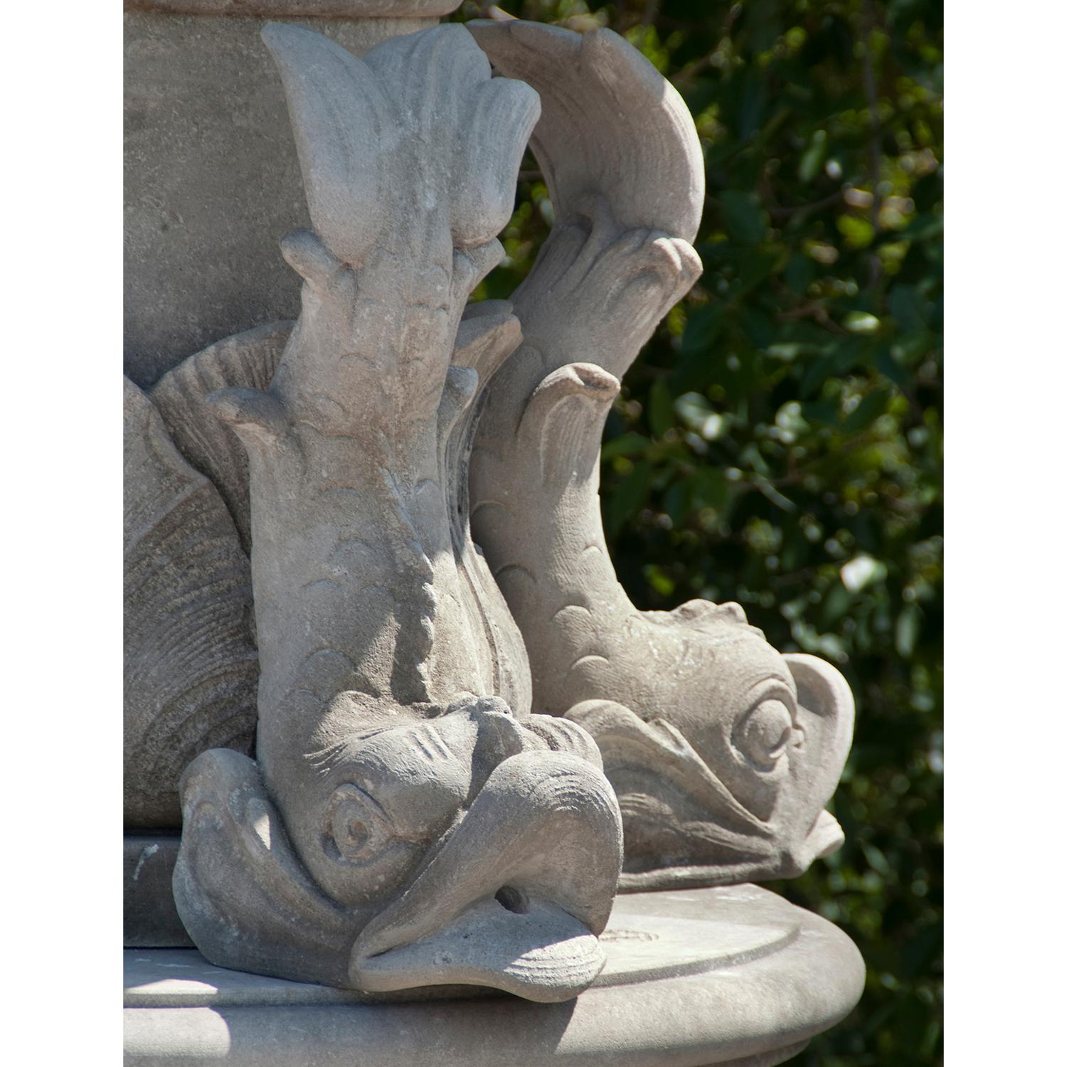 Grande fontaine circulaire de jardin du 19e siècle Neptune, fontaine en pierre calcaire italienne en vente 7