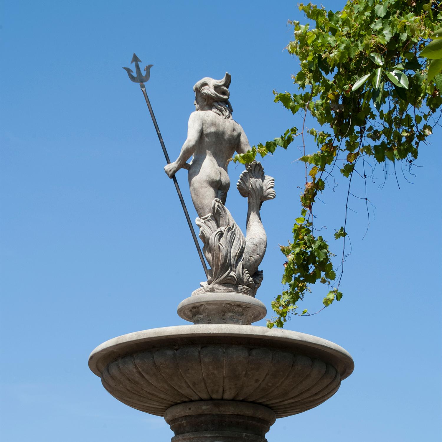 19th Century Large Circular Garden Fountain Neptune, Italian Limestone Fountain In Good Condition For Sale In West Palm Beach, FL