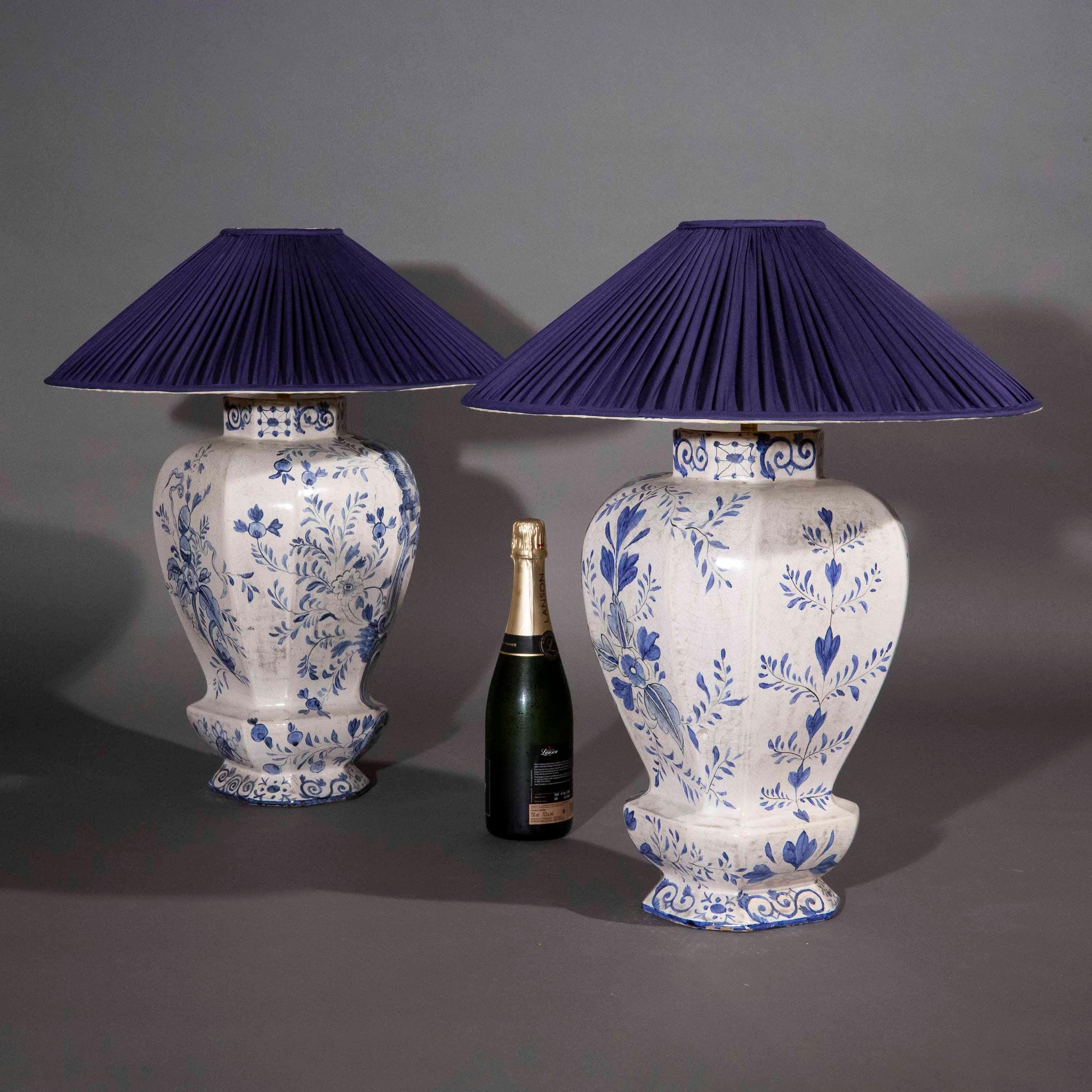 Céramique Grandes lampes à vase de Delft du 19e siècle en vente