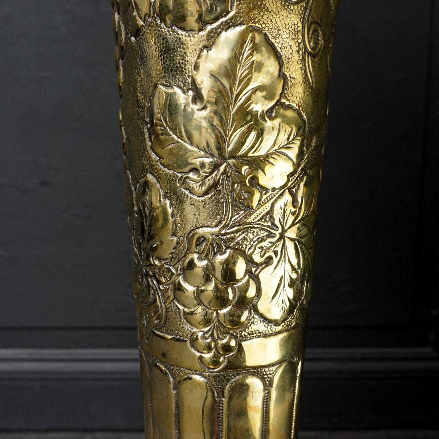 19th Century Large Dutch Embossed Brass Cachepot Jardinière or Champagne Cooler For Sale 10