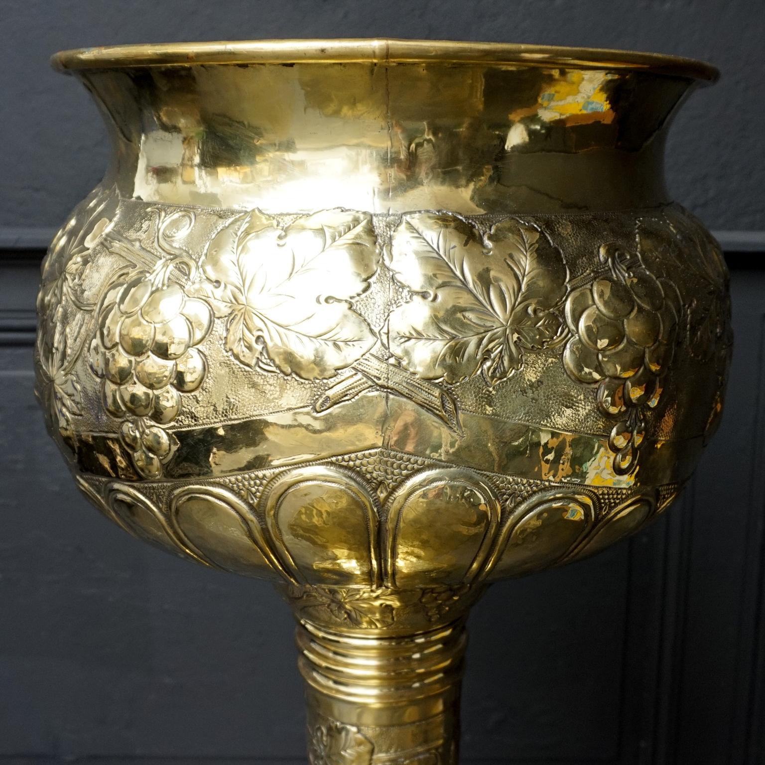 19th Century Large Dutch Embossed Brass Cachepot Jardinière or Champagne Cooler For Sale 2