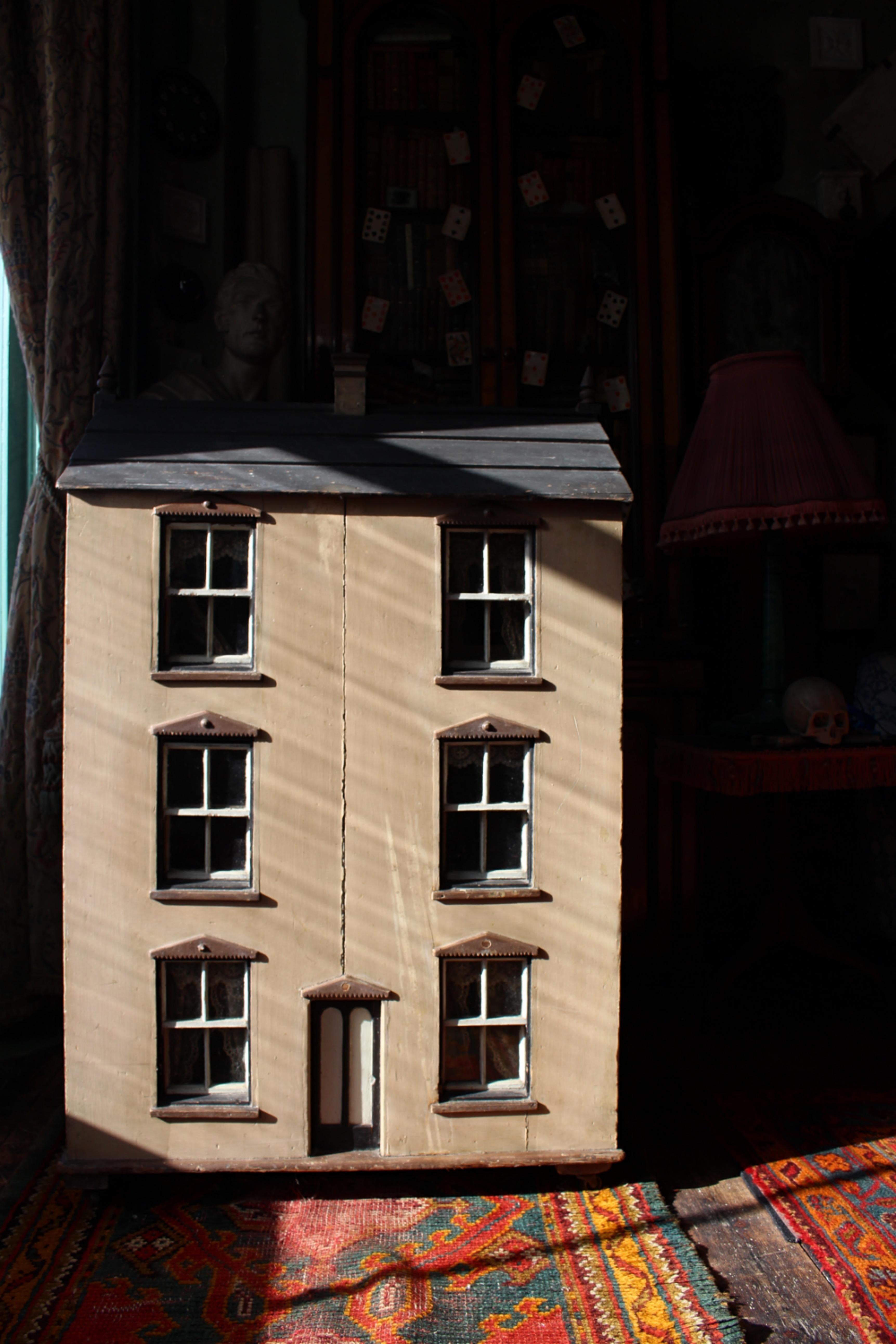 19th Century Large English Victorian Dolls House Original Paint In Good Condition In Lowestoft, GB