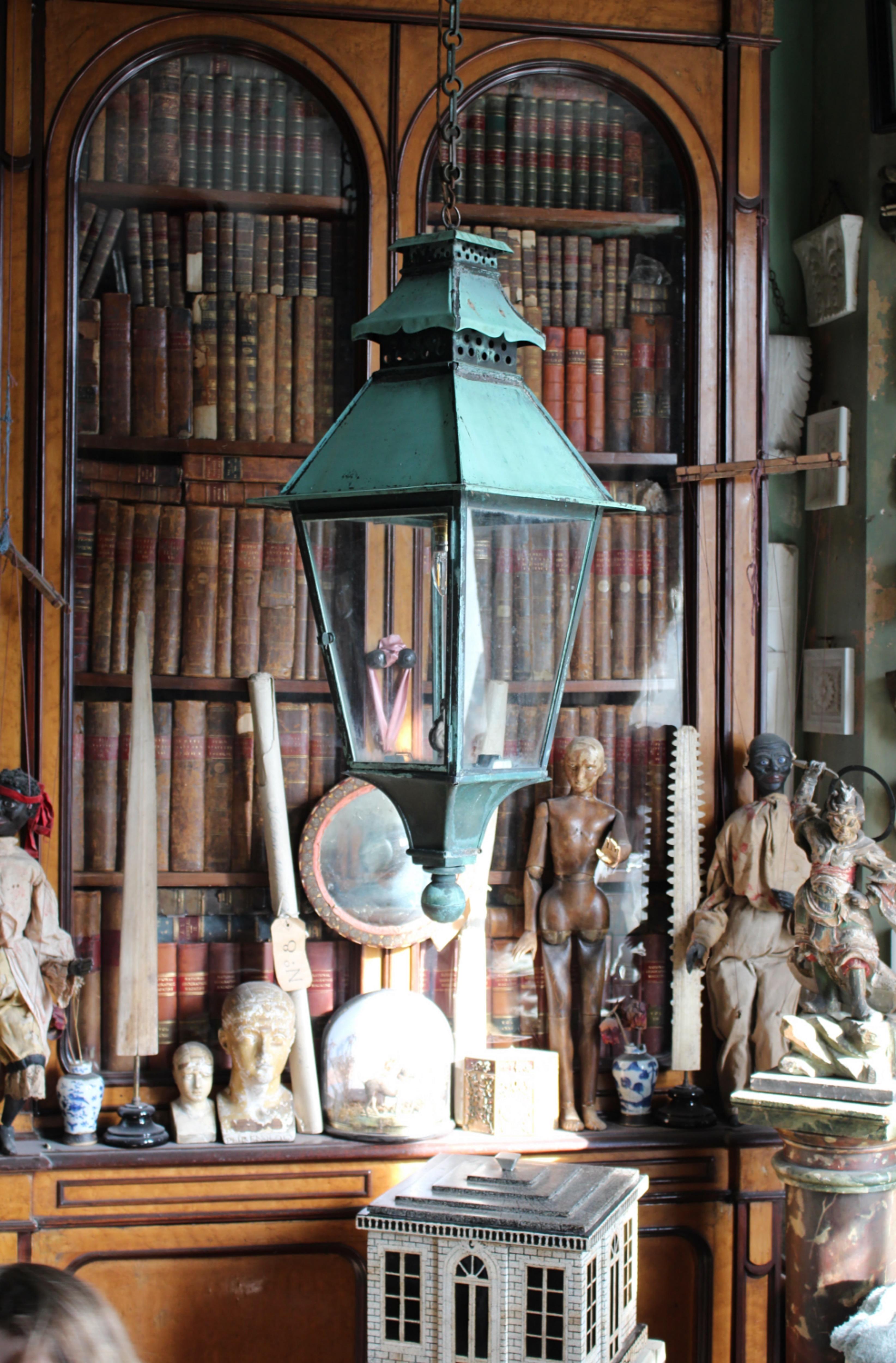 Anglais Grande lanterne pagode victorienne anglaise du 19ème siècle émaillée cuivre vert-de-gris en vente