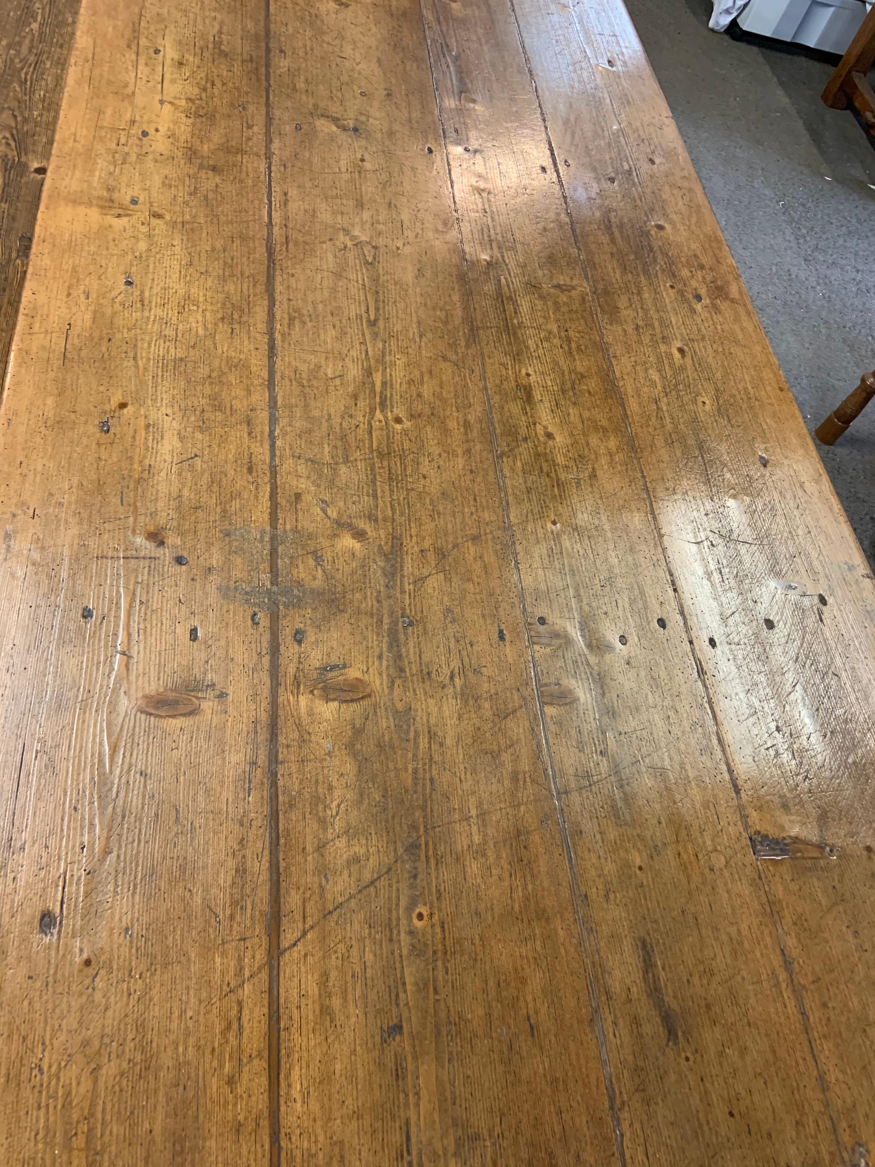 19th Century Large Farmhouse Table with Two Benches In Good Condition In Billingshurst, GB