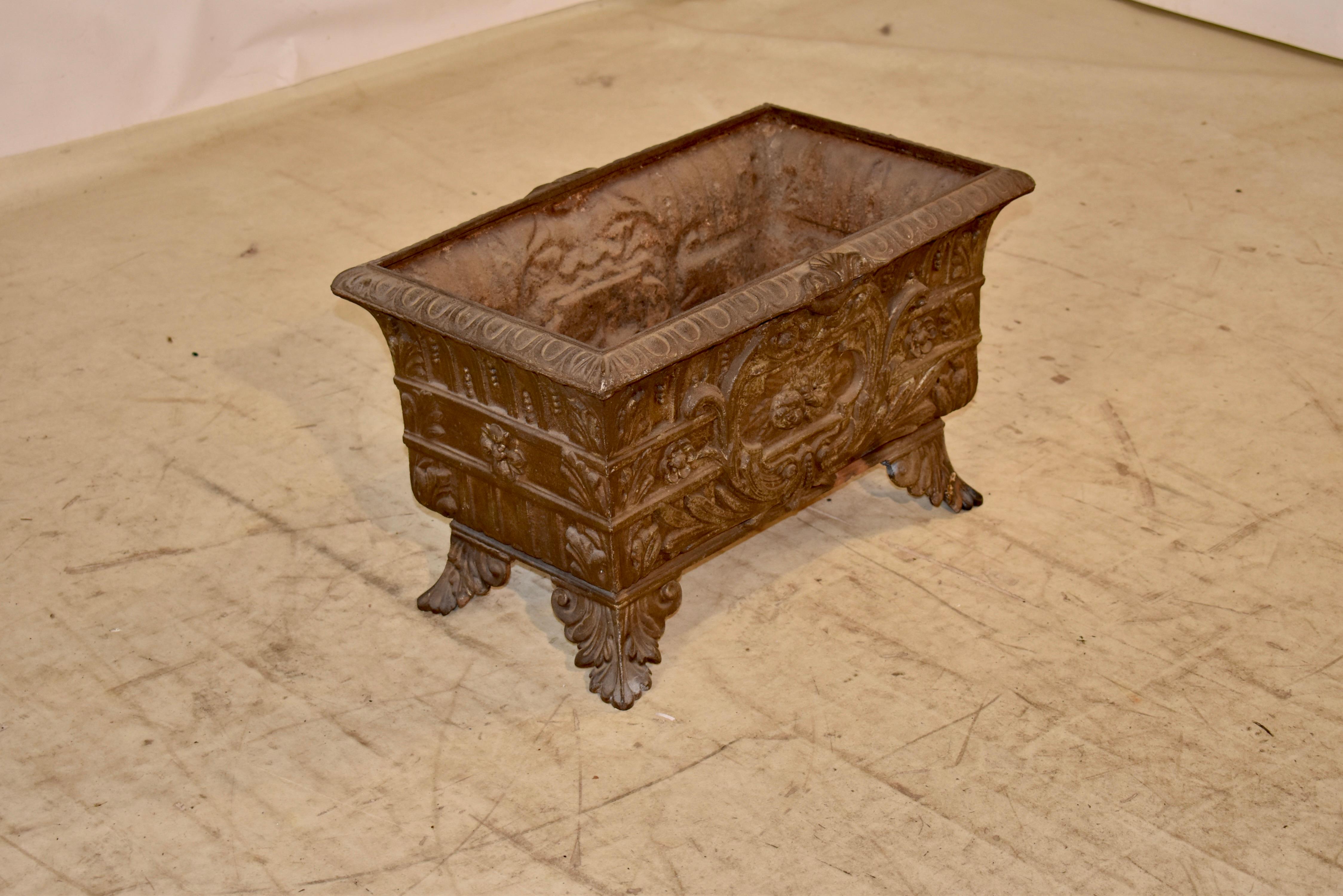 Néo-baroque Grand Français du 19ème siècle  Jardiniere en fonte en vente