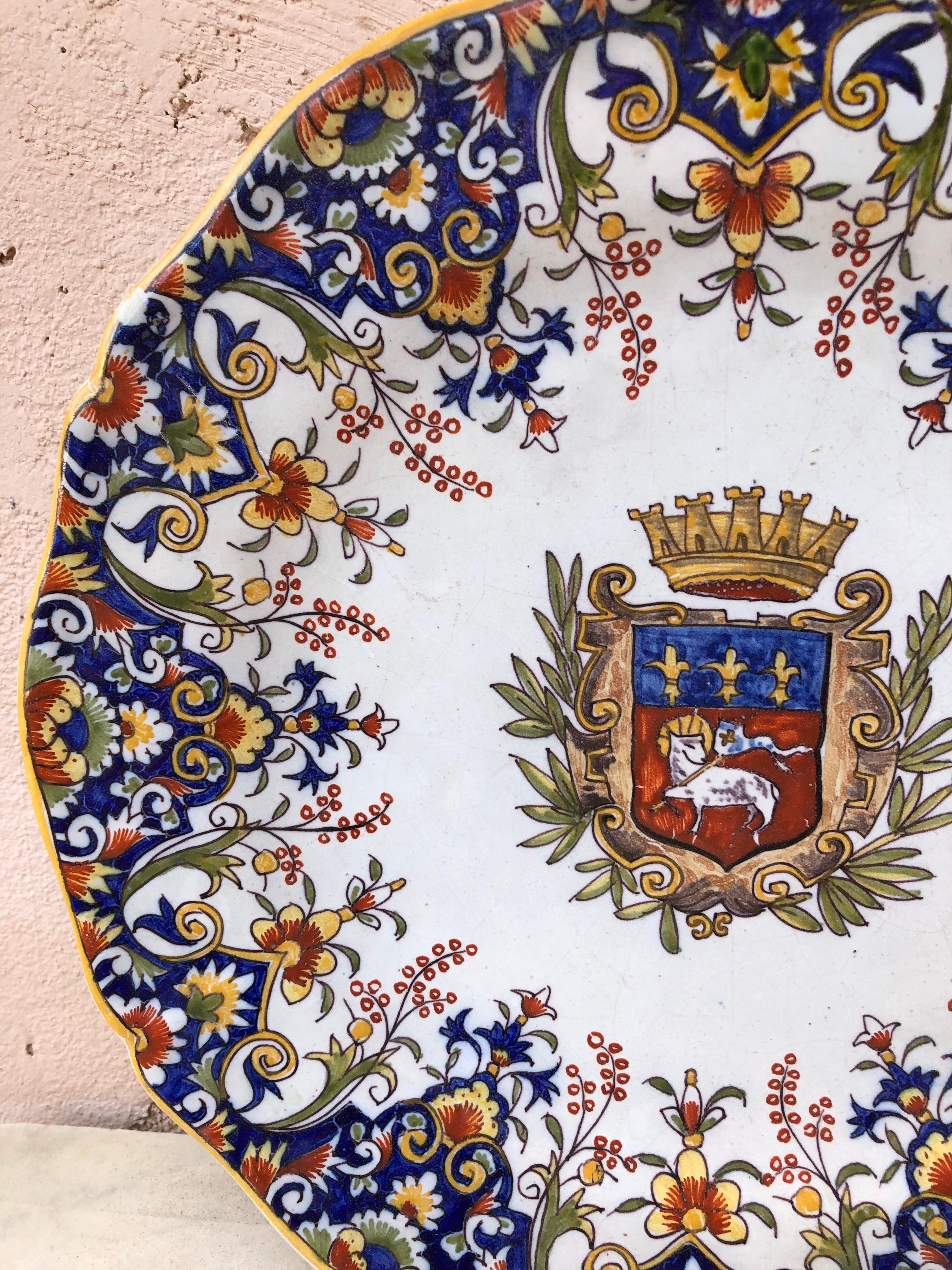 19th Century Large French Faience Platter with Armoiries Desvres In Good Condition In Austin, TX