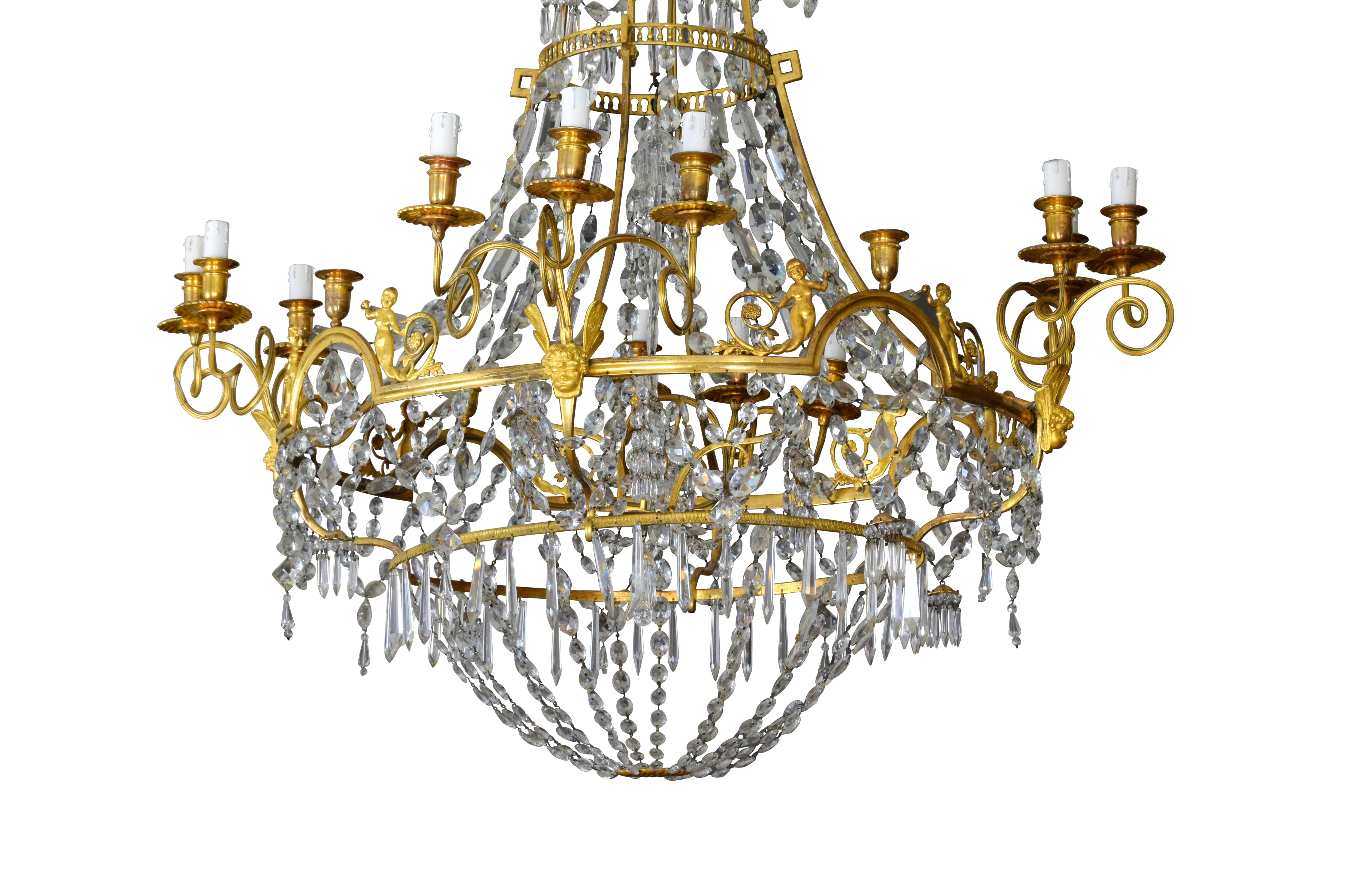 19. Jahrhundert, großer französischer Kronleuchter aus vergoldeter Bronze und Kristall mit zwölf Lichtern im Angebot 13