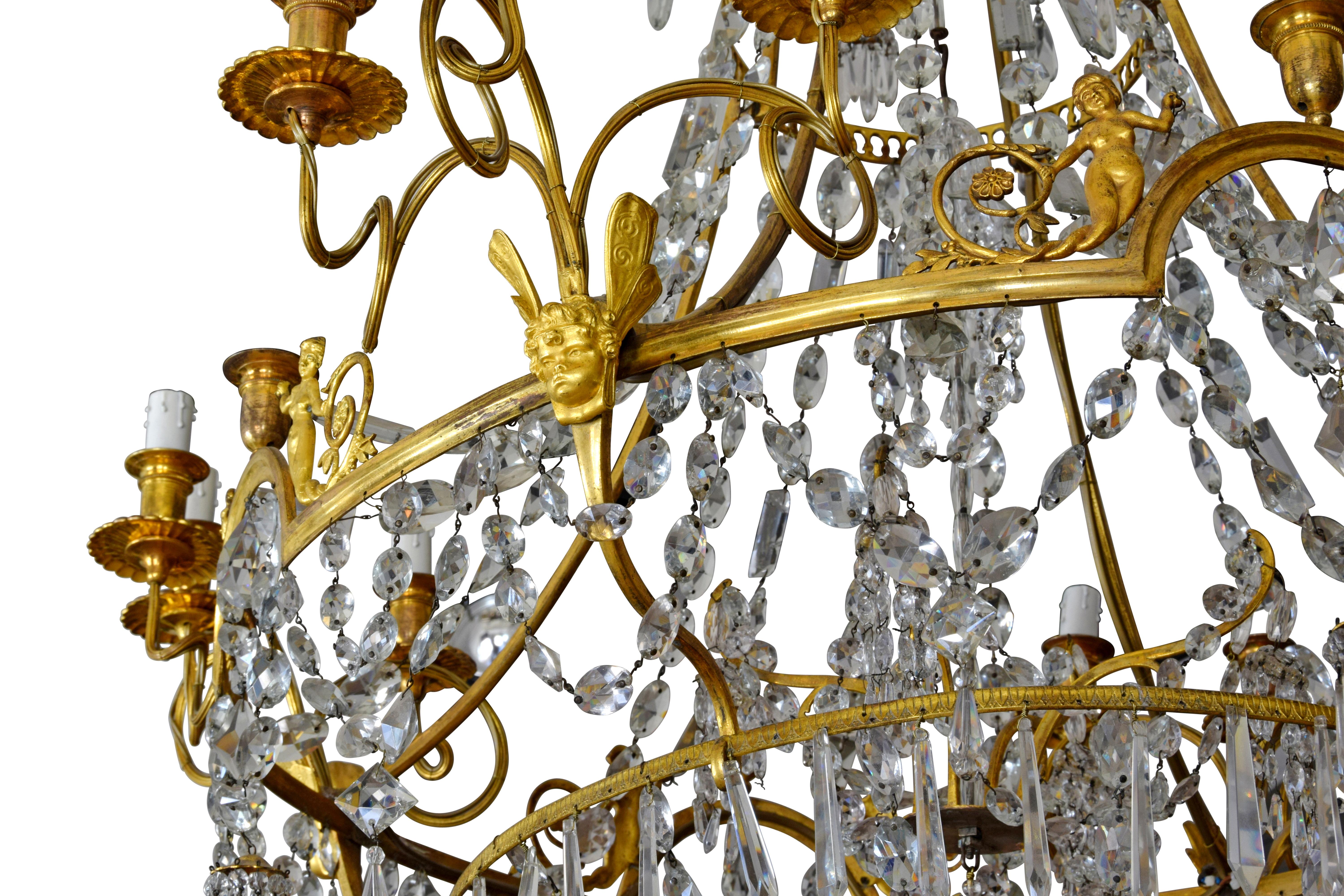 19. Jahrhundert, großer französischer Kronleuchter aus vergoldeter Bronze und Kristall mit zwölf Lichtern im Angebot 14