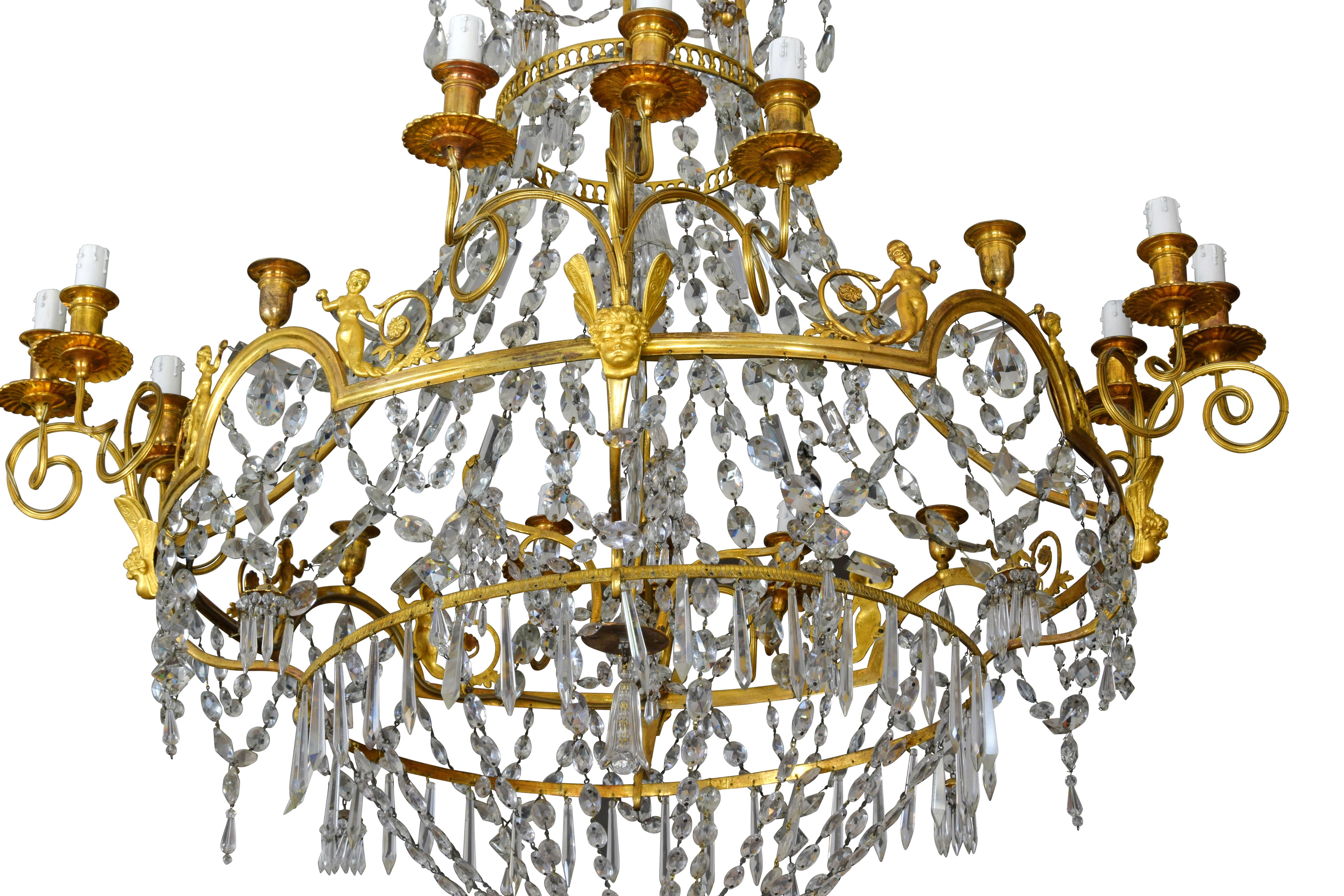 19. Jahrhundert, großer französischer Kronleuchter aus vergoldeter Bronze und Kristall mit zwölf Lichtern im Angebot 3